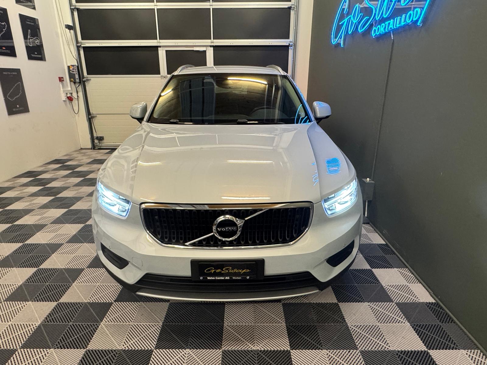 VOLVO XC40 T3 Momentum Geartronic-image-8