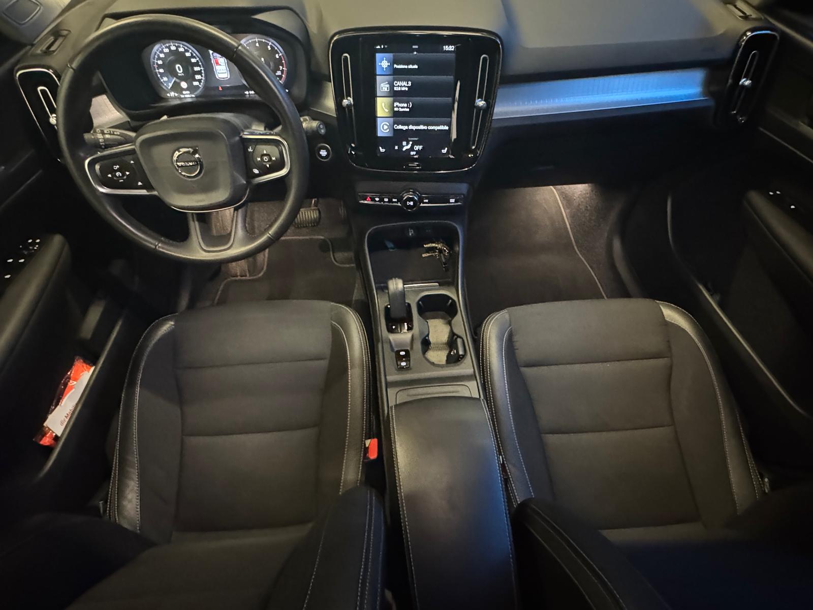 VOLVO XC40 T3 Momentum Geartronic-image-13