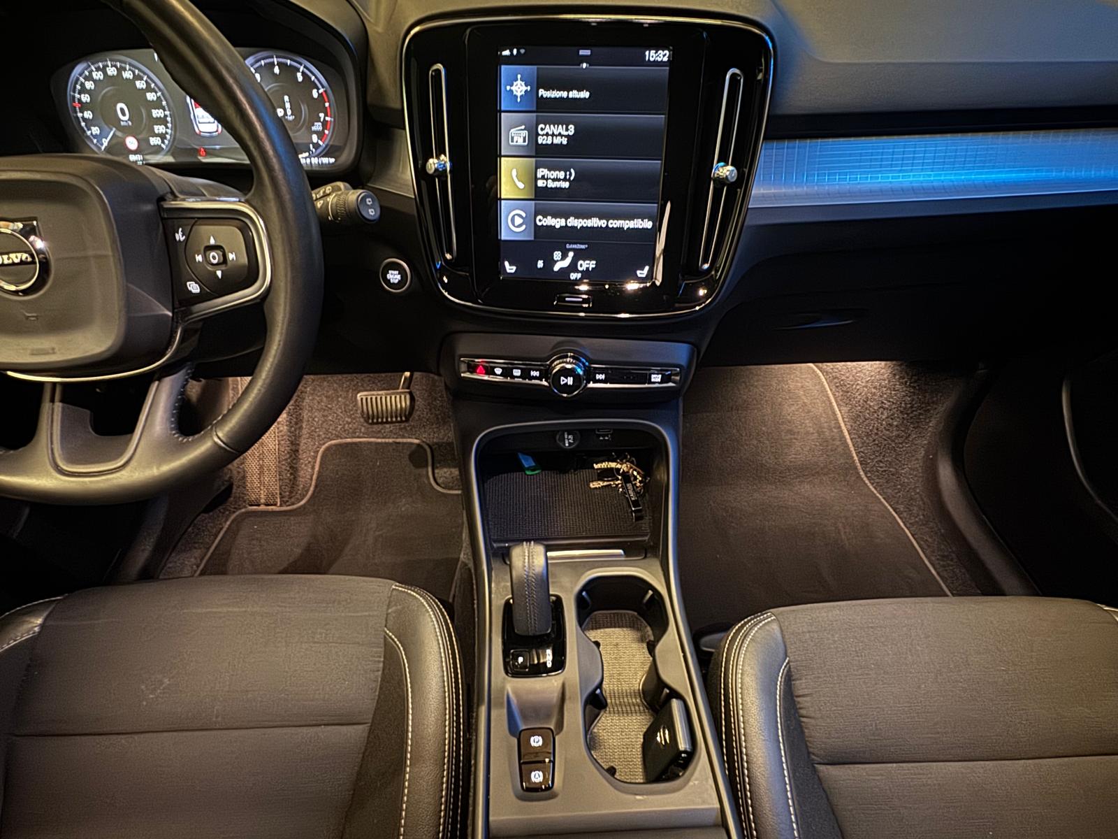 VOLVO XC40 T3 Momentum Geartronic-image-14