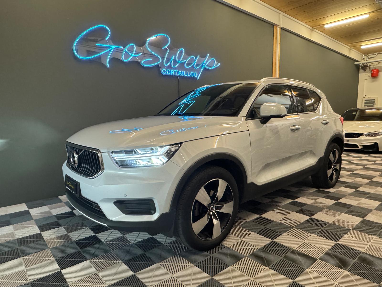 VOLVO XC40 T3 Momentum Geartronic-image-0