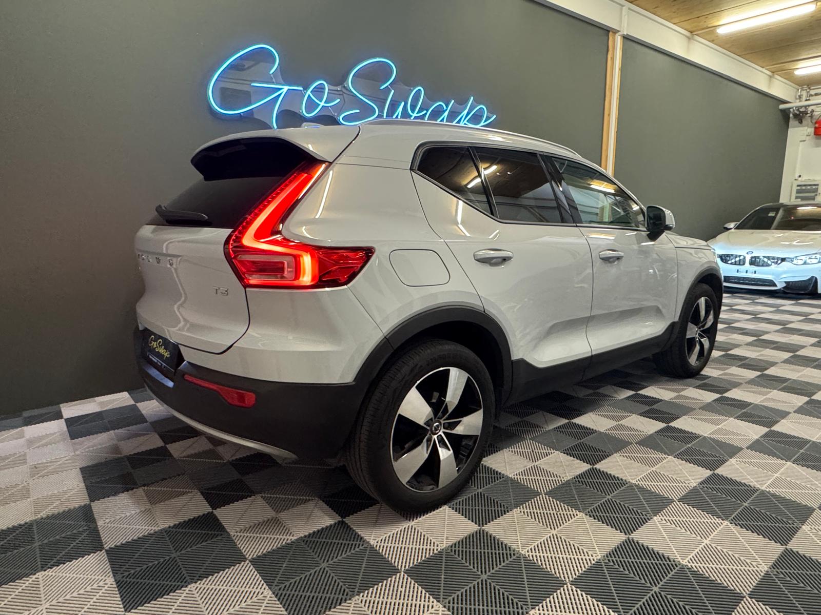 VOLVO XC40 T3 Momentum Geartronic-image-5