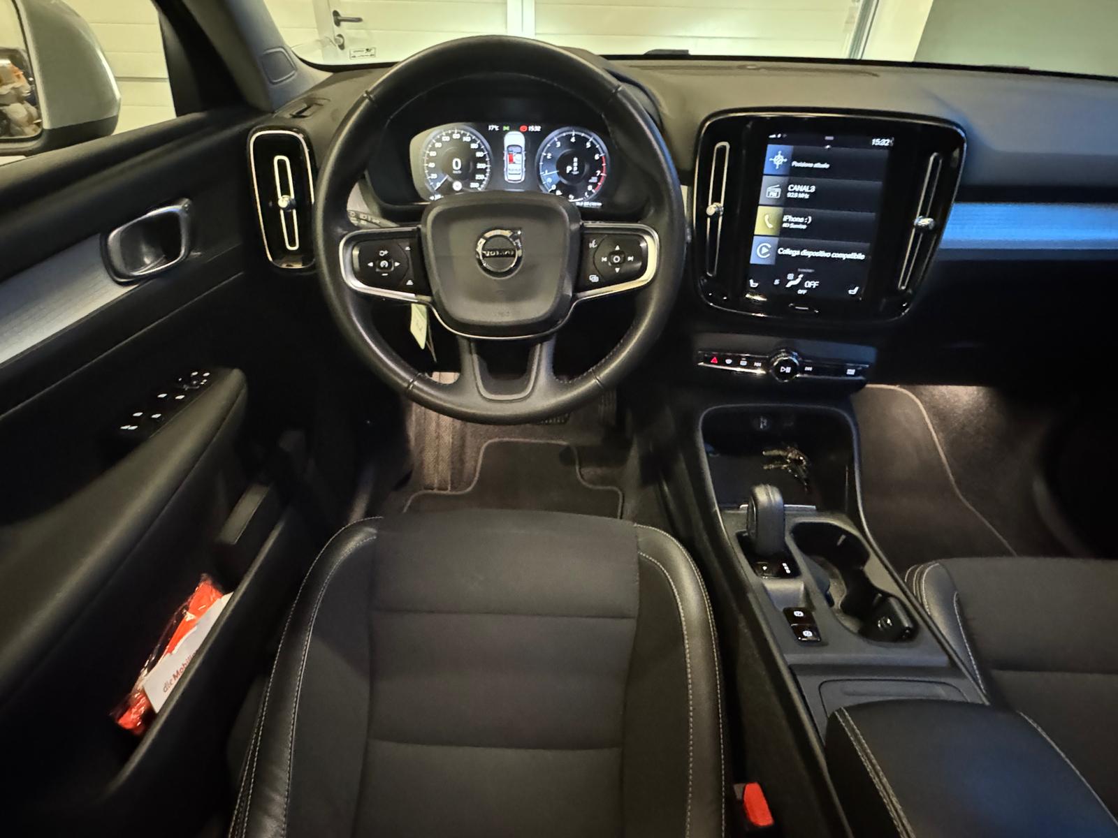 VOLVO XC40 T3 Momentum Geartronic-image-15