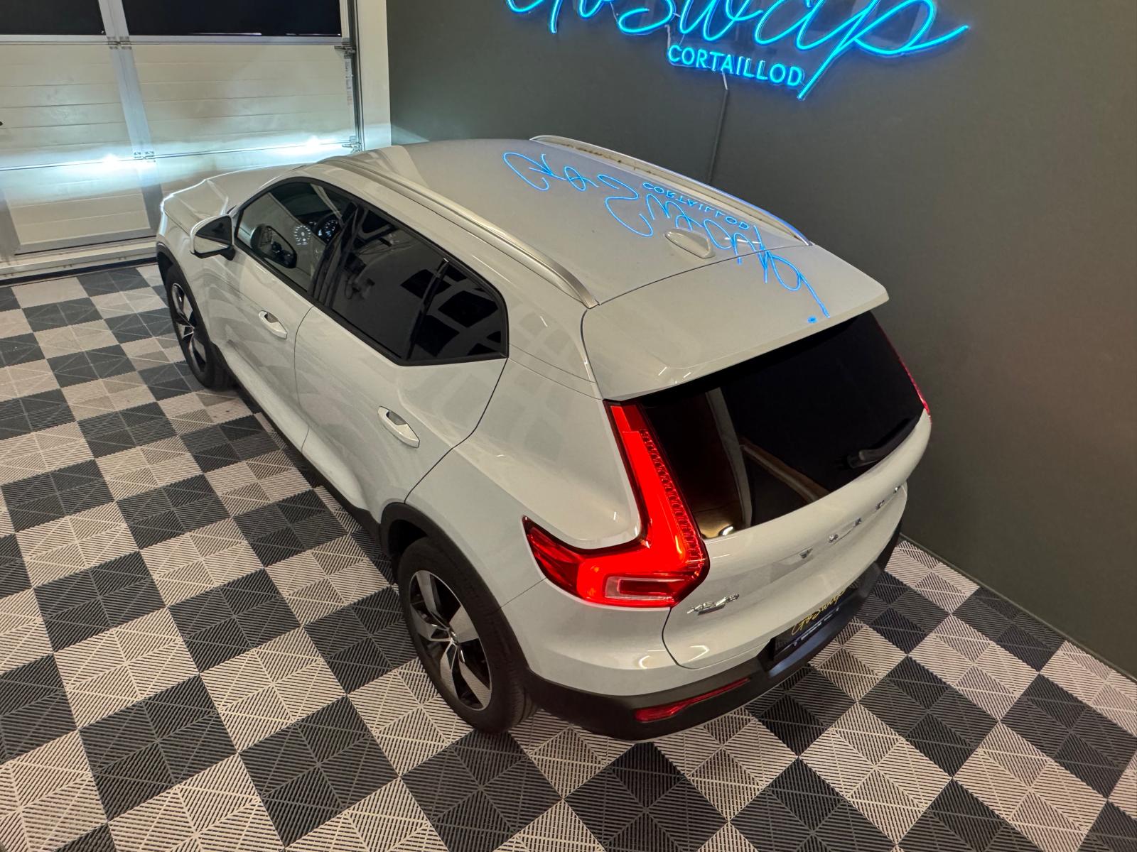 VOLVO XC40 T3 Momentum Geartronic-image-2