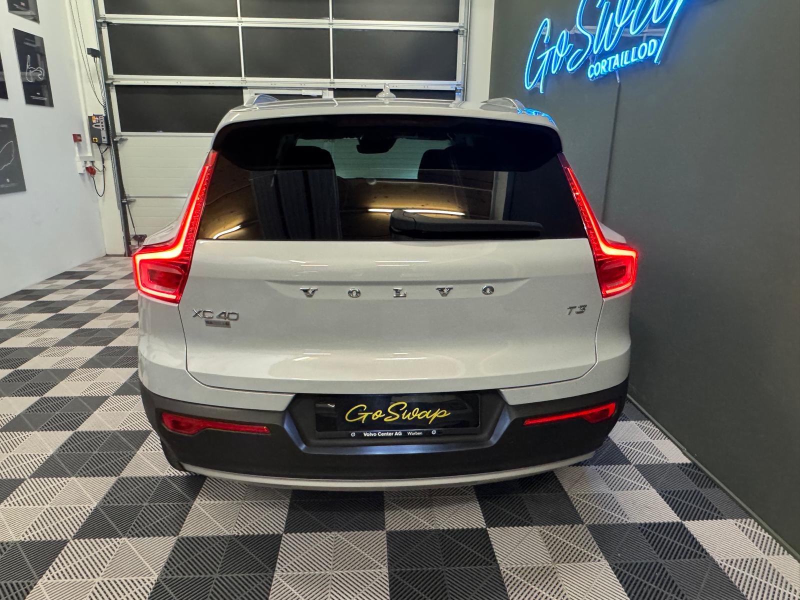 VOLVO XC40 T3 Momentum Geartronic-image-4