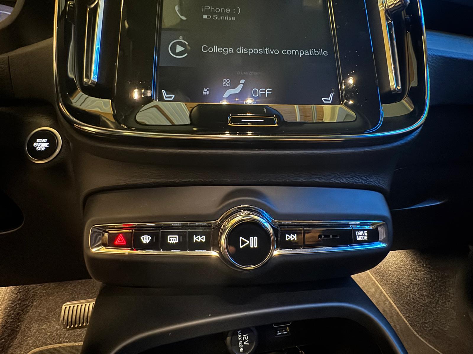 VOLVO XC40 T3 Momentum Geartronic-image-22