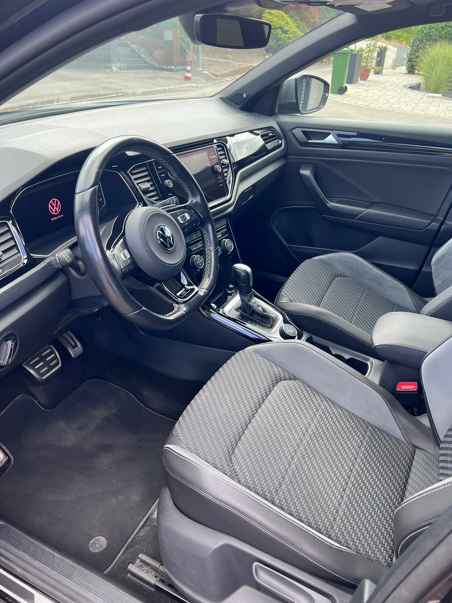 VW 2.0 TSI R DSG 4motion-image-3