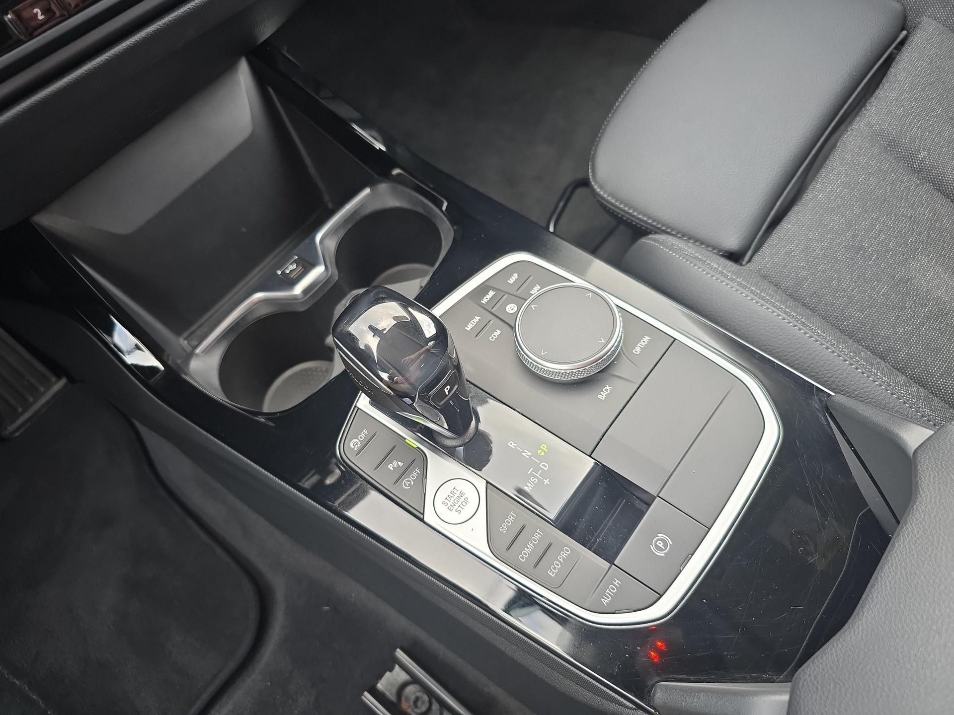 BMW 118i-image-15