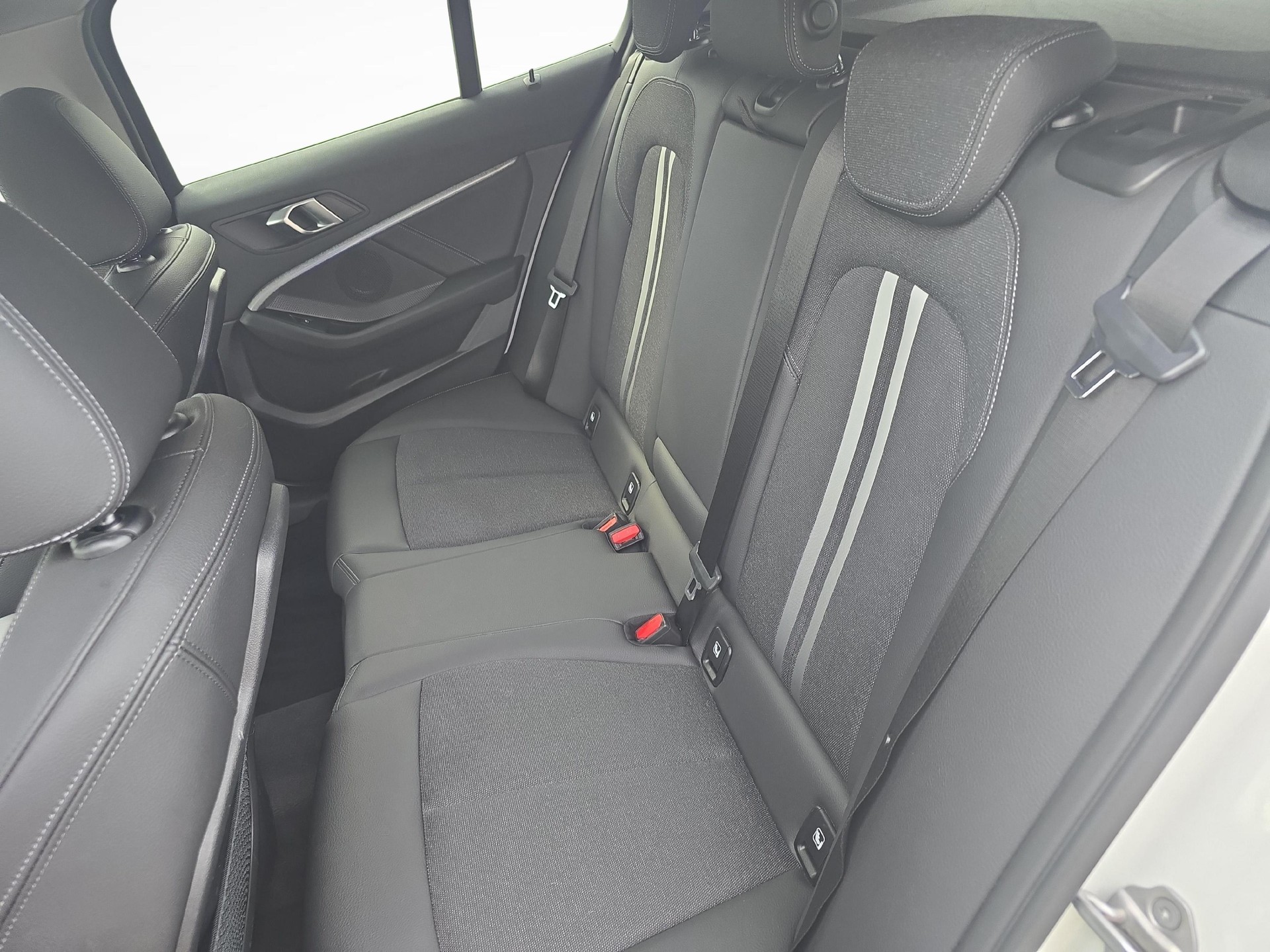 BMW 118i-image-10
