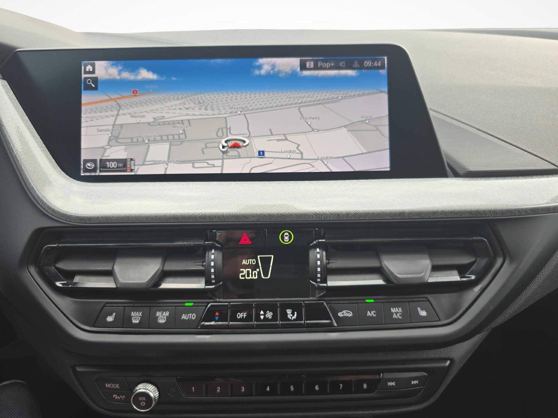 BMW 118i-image-13