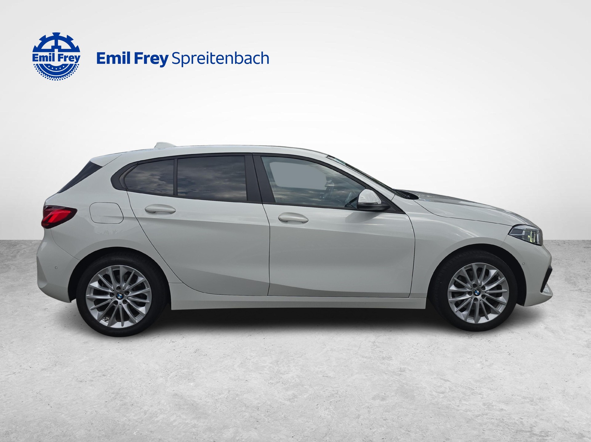BMW 118i-image-5