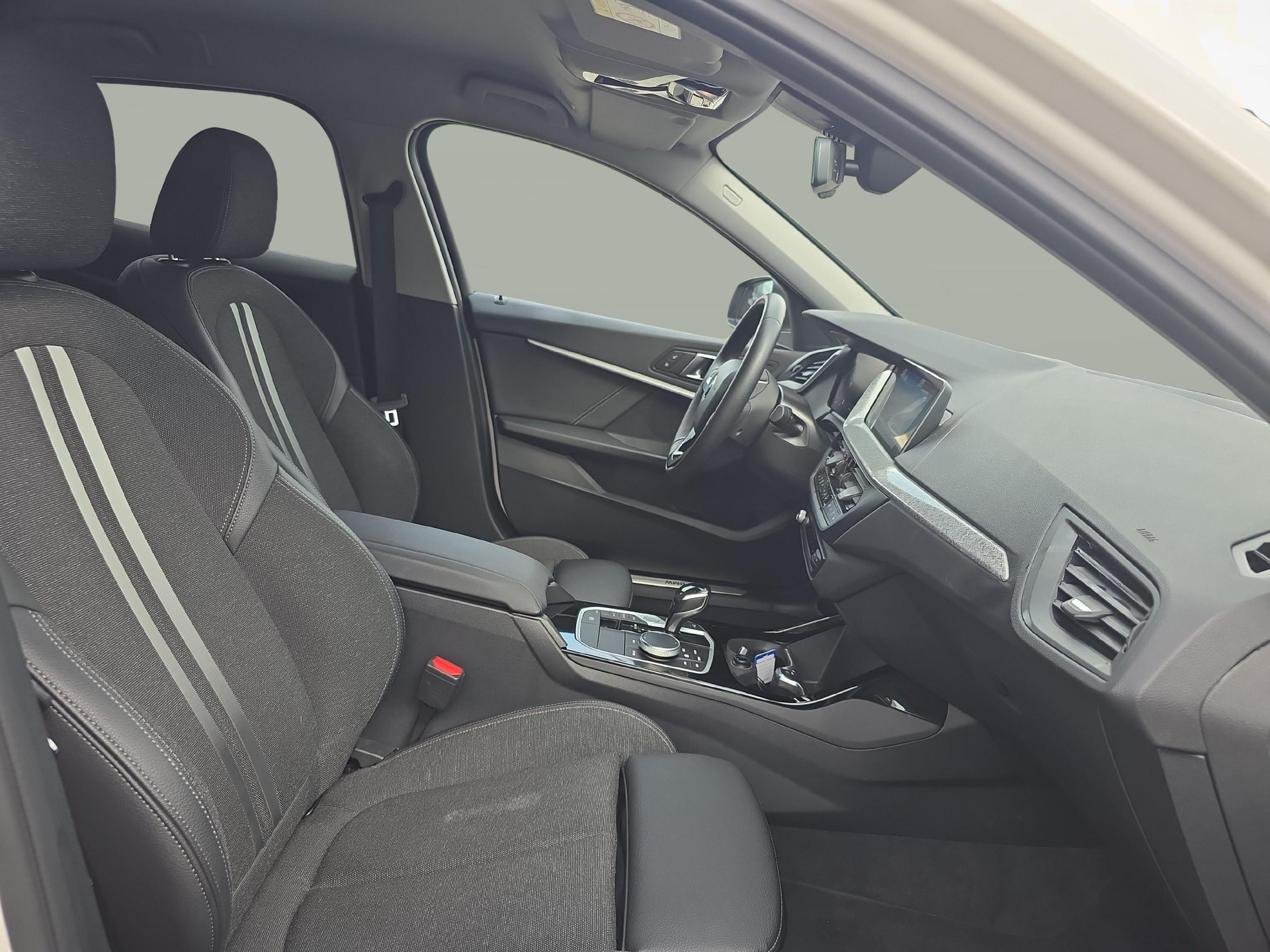 BMW 118i-image-9