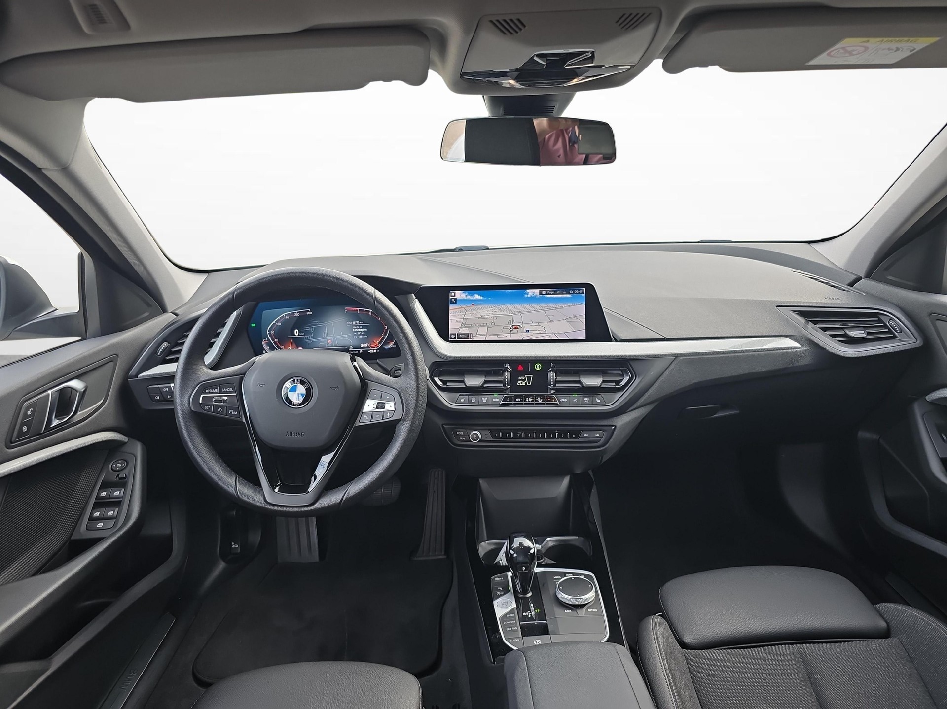 BMW 118i-image-8