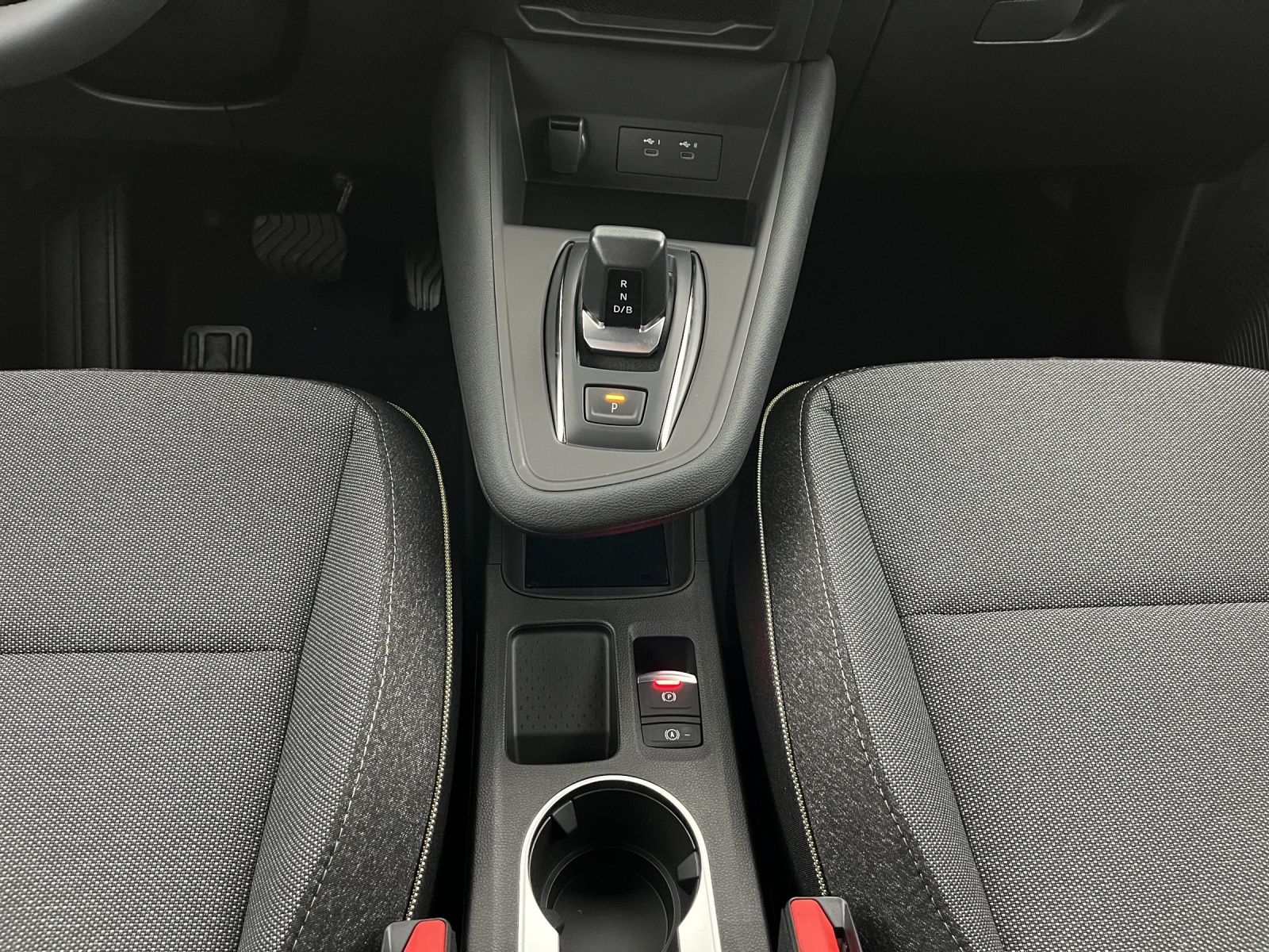 RENAULT Captur 1.8 E-Tech techno-image-13