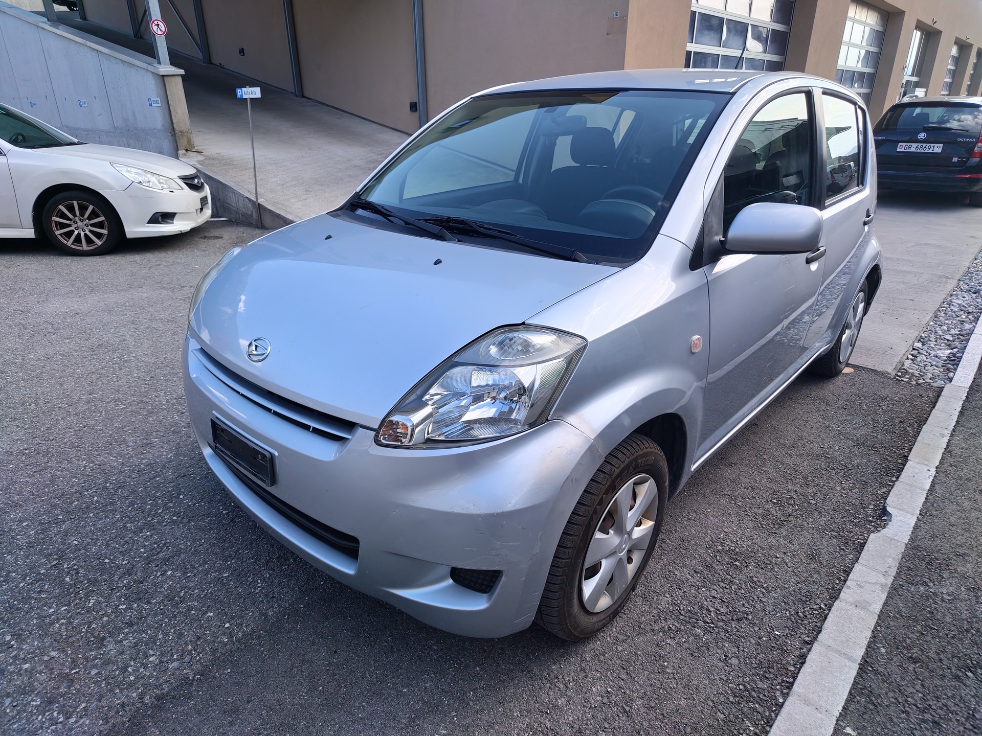 DAIHATSU Sirion 1.3 S Custom 4WD-image-2