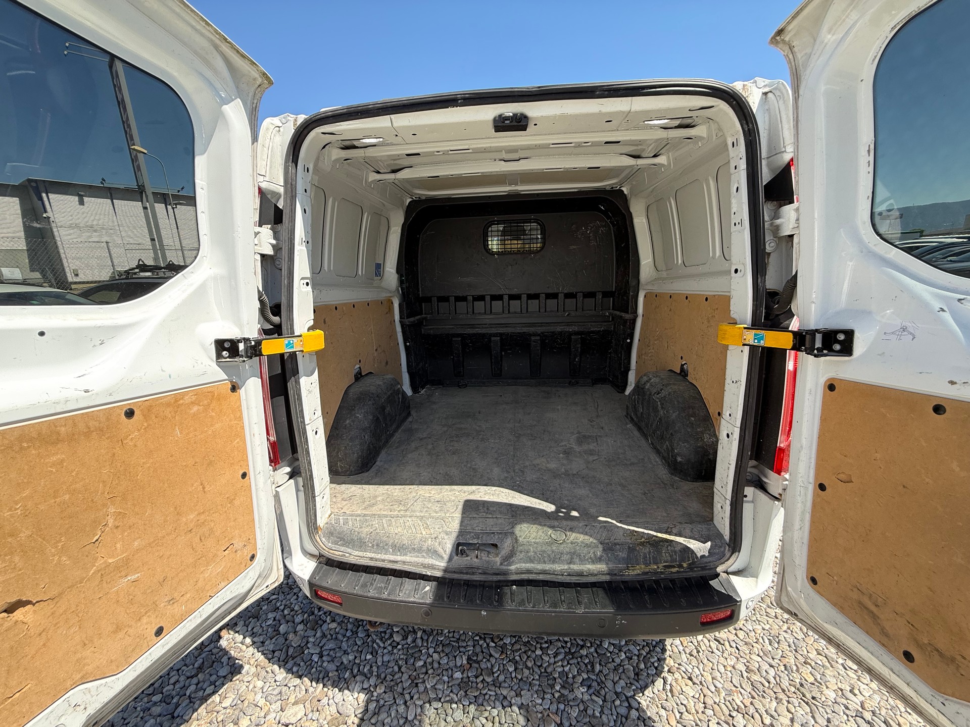 FORD Transit Custom Van 320 L2H1 DK Trend A-image-10