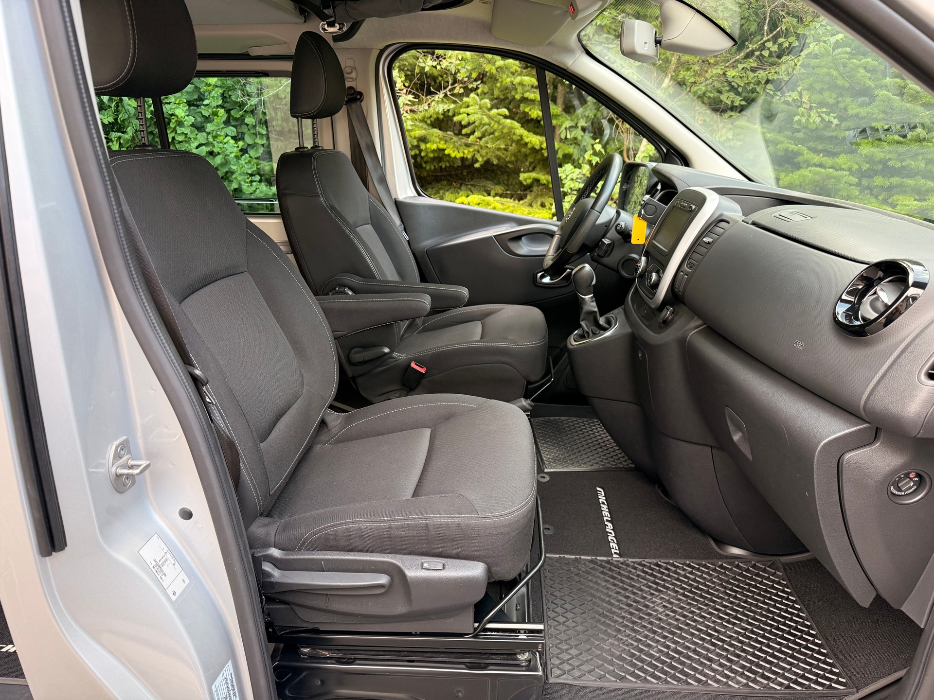 NISSAN Michelangelo dCi 170 2.9 L1H1 DCT-image-9