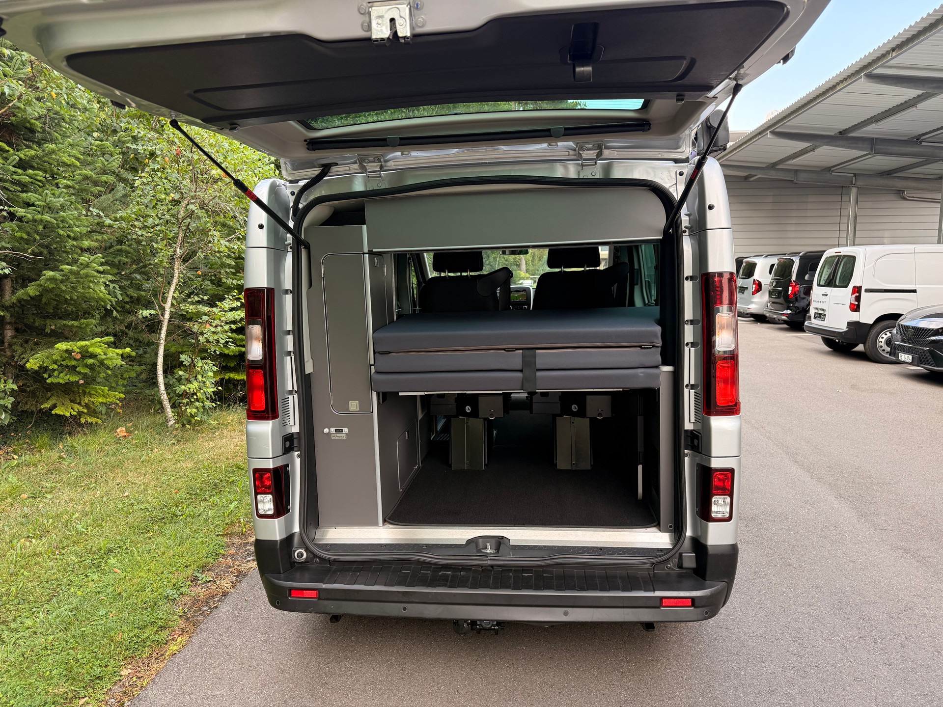 NISSAN Michelangelo dCi 170 2.9 L1H1 DCT-image-7