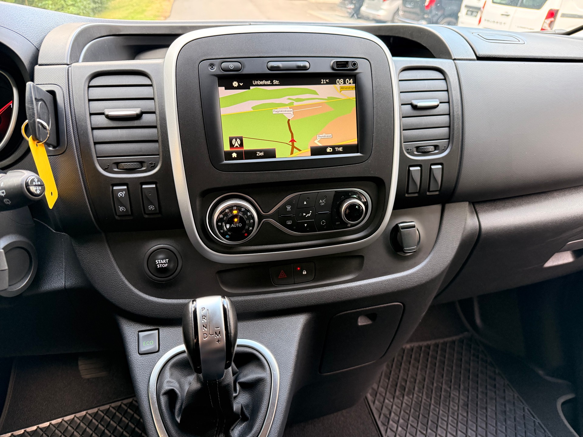 NISSAN Michelangelo dCi 170 2.9 L1H1 DCT-image-10