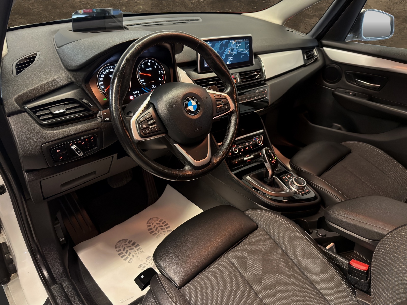 BMW 220d xDrive Gran Tourer Steptronic-image-7