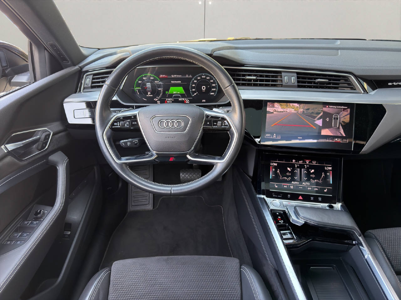 AUDI e-tron 50 Advanced quattro-image-4