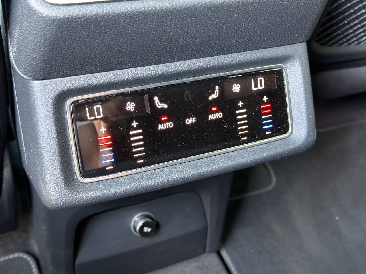 AUDI e-tron 50 Advanced quattro-image-11