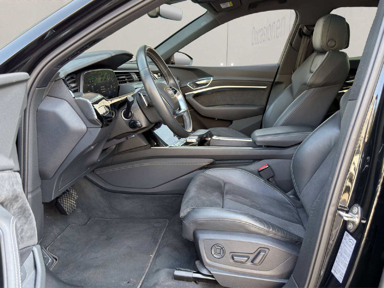 AUDI e-tron 50 Advanced quattro-image-3