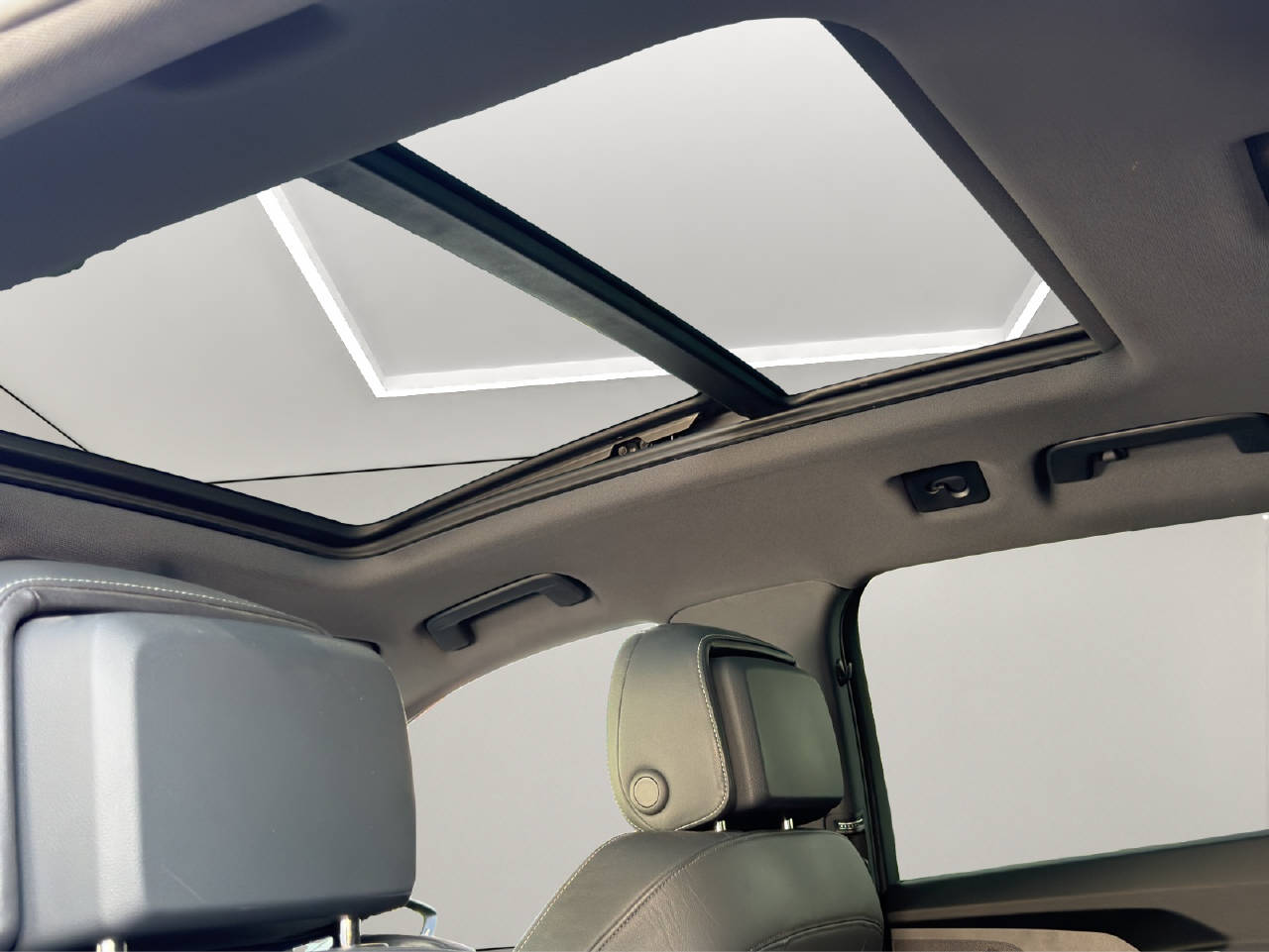 AUDI e-tron 50 Advanced quattro-image-10