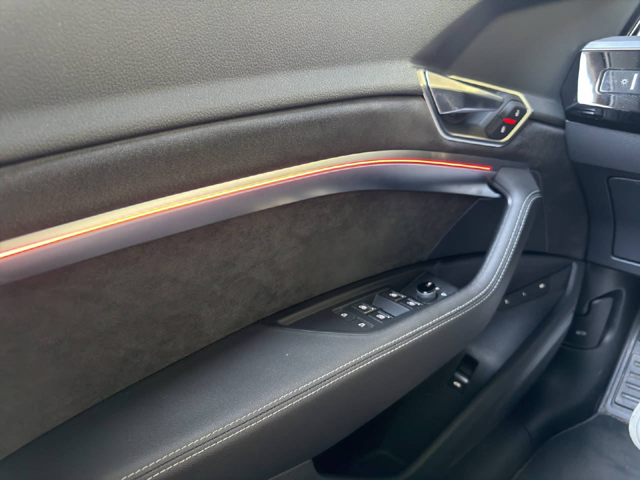 AUDI e-tron 50 Advanced quattro-image-13