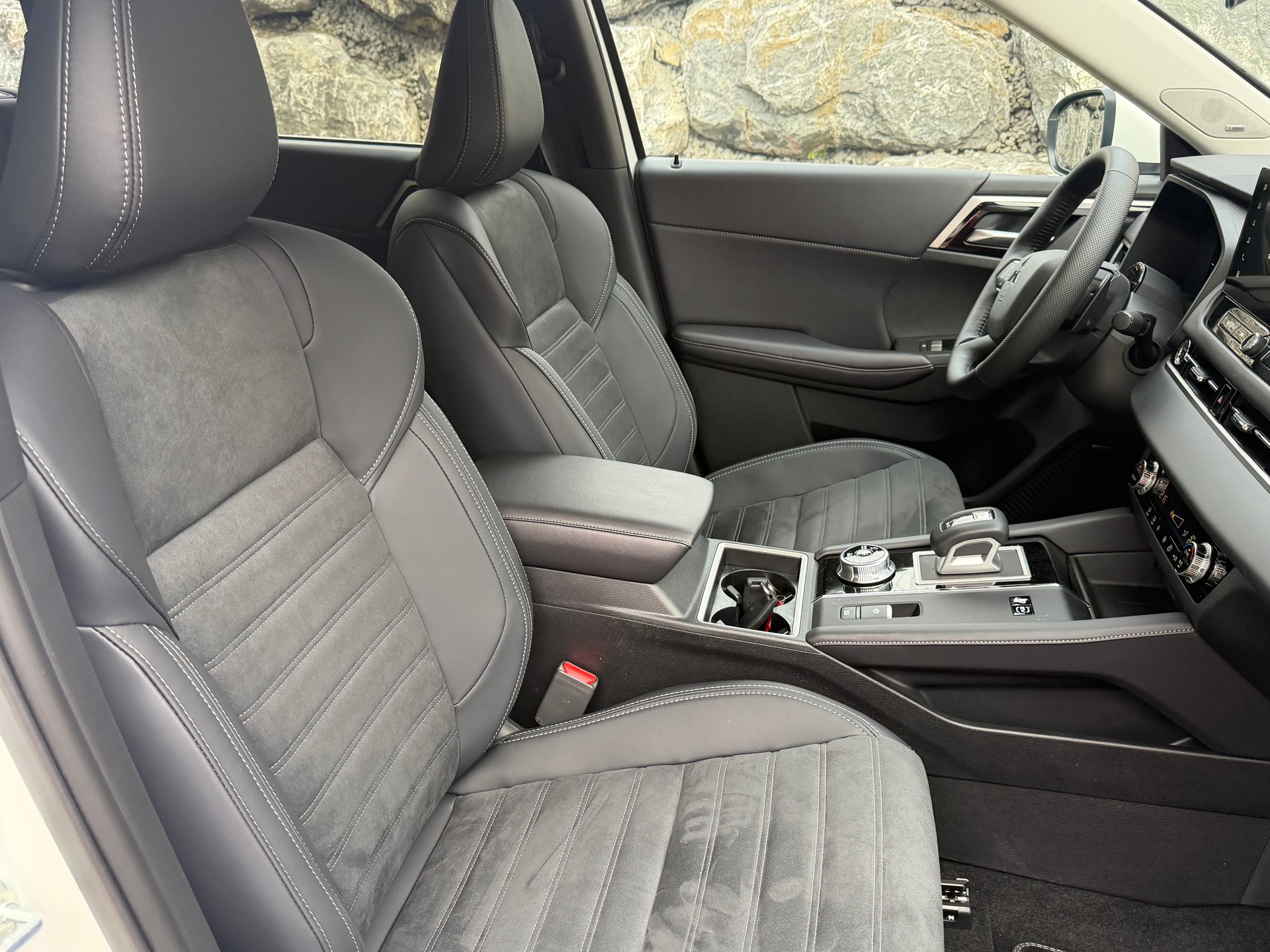 MITSUBISHI Outlander 2.4 PHEV Invite 4WD Automatic-image-10