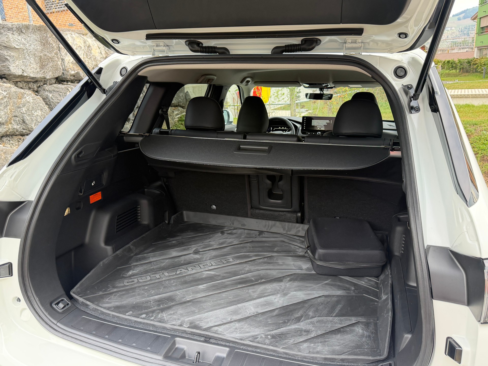 MITSUBISHI Outlander 2.4 PHEV Invite 4WD Automatic-image-7