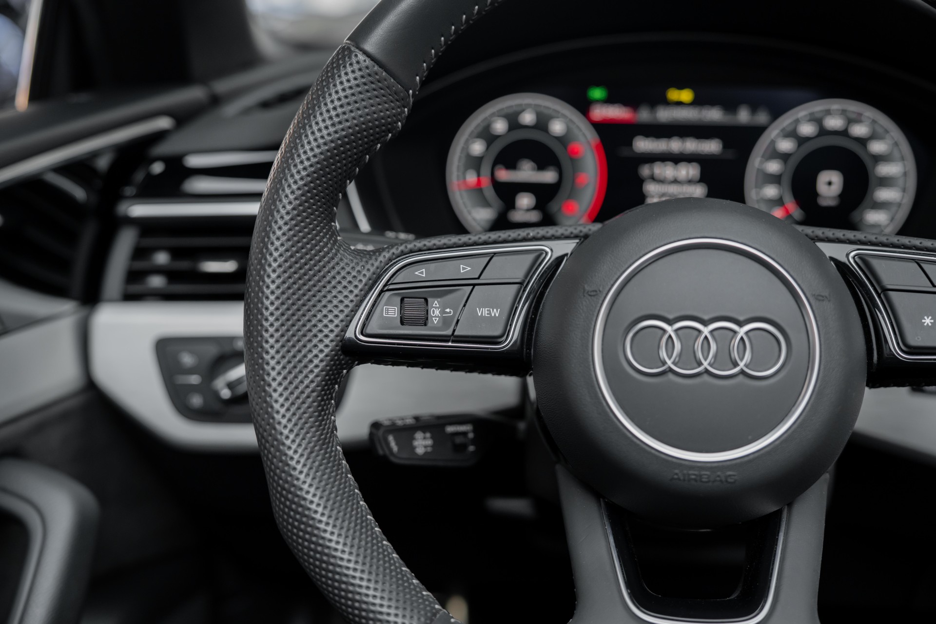 AUDI A5 Cabriolet 40 TFSI S-Line S-tronic-image-19