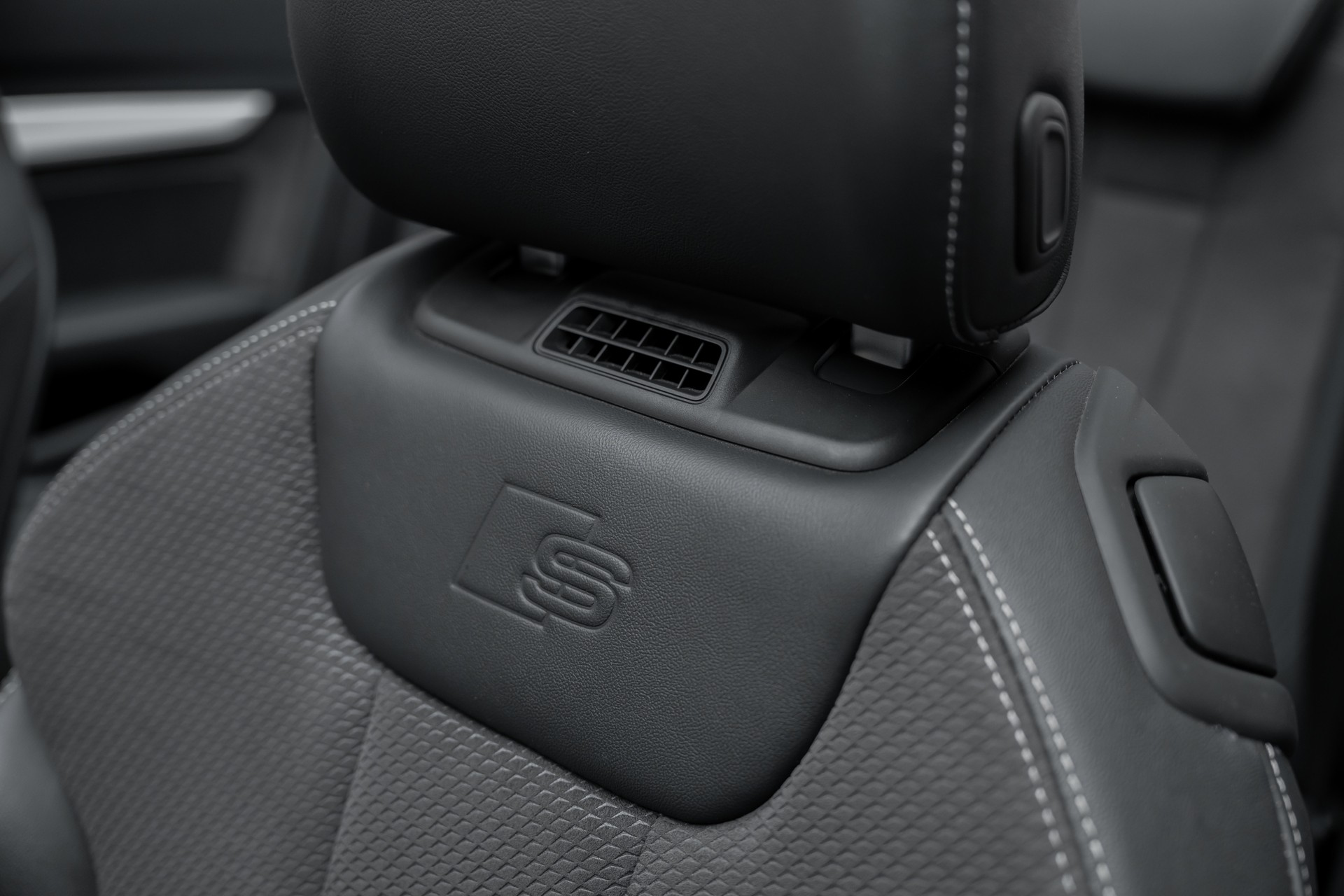 AUDI A5 Cabriolet 40 TFSI S-Line S-tronic-image-7