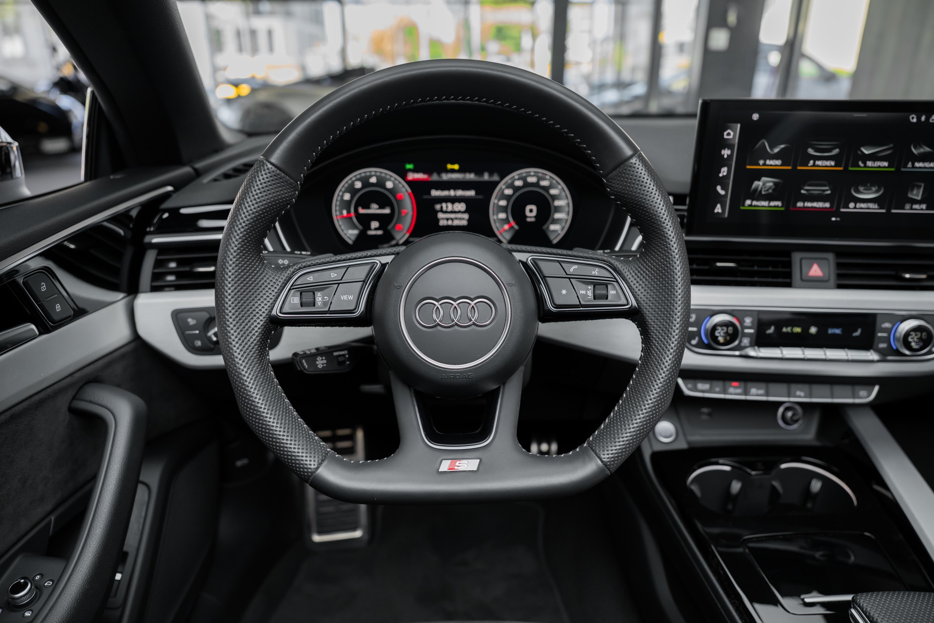 AUDI A5 Cabriolet 40 TFSI S-Line S-tronic-image-17