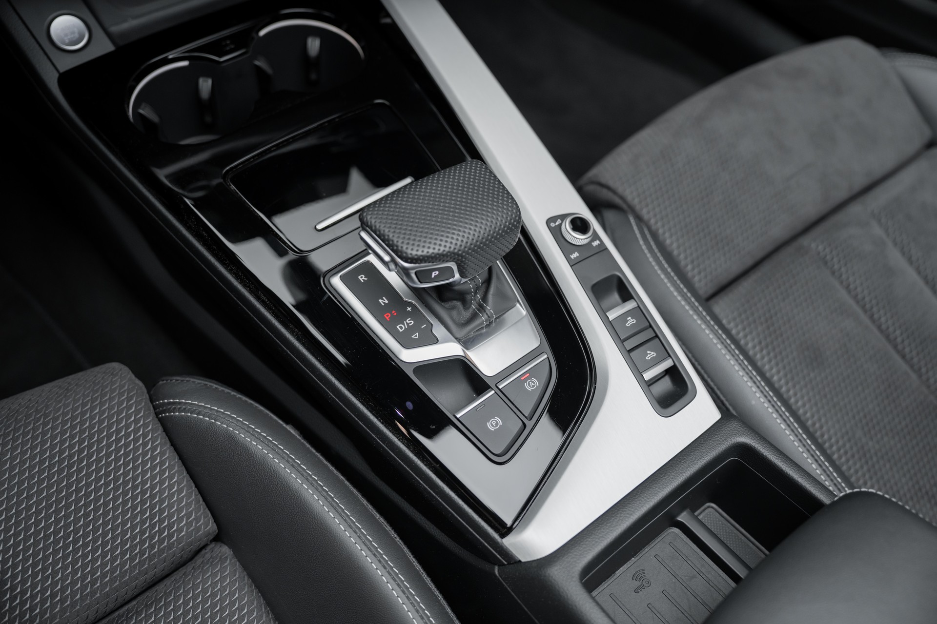 AUDI A5 Cabriolet 40 TFSI S-Line S-tronic-image-13