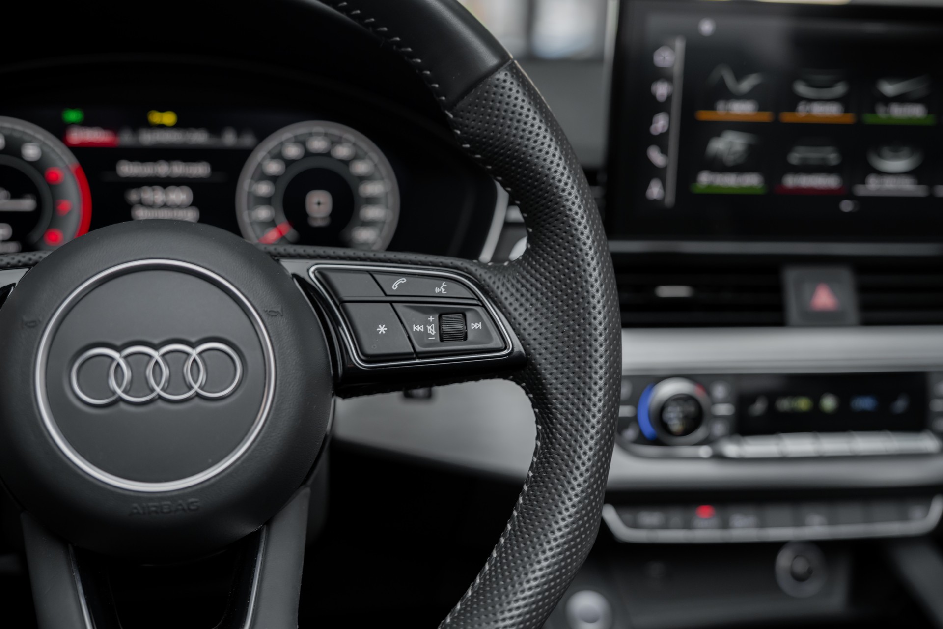 AUDI A5 Cabriolet 40 TFSI S-Line S-tronic-image-18