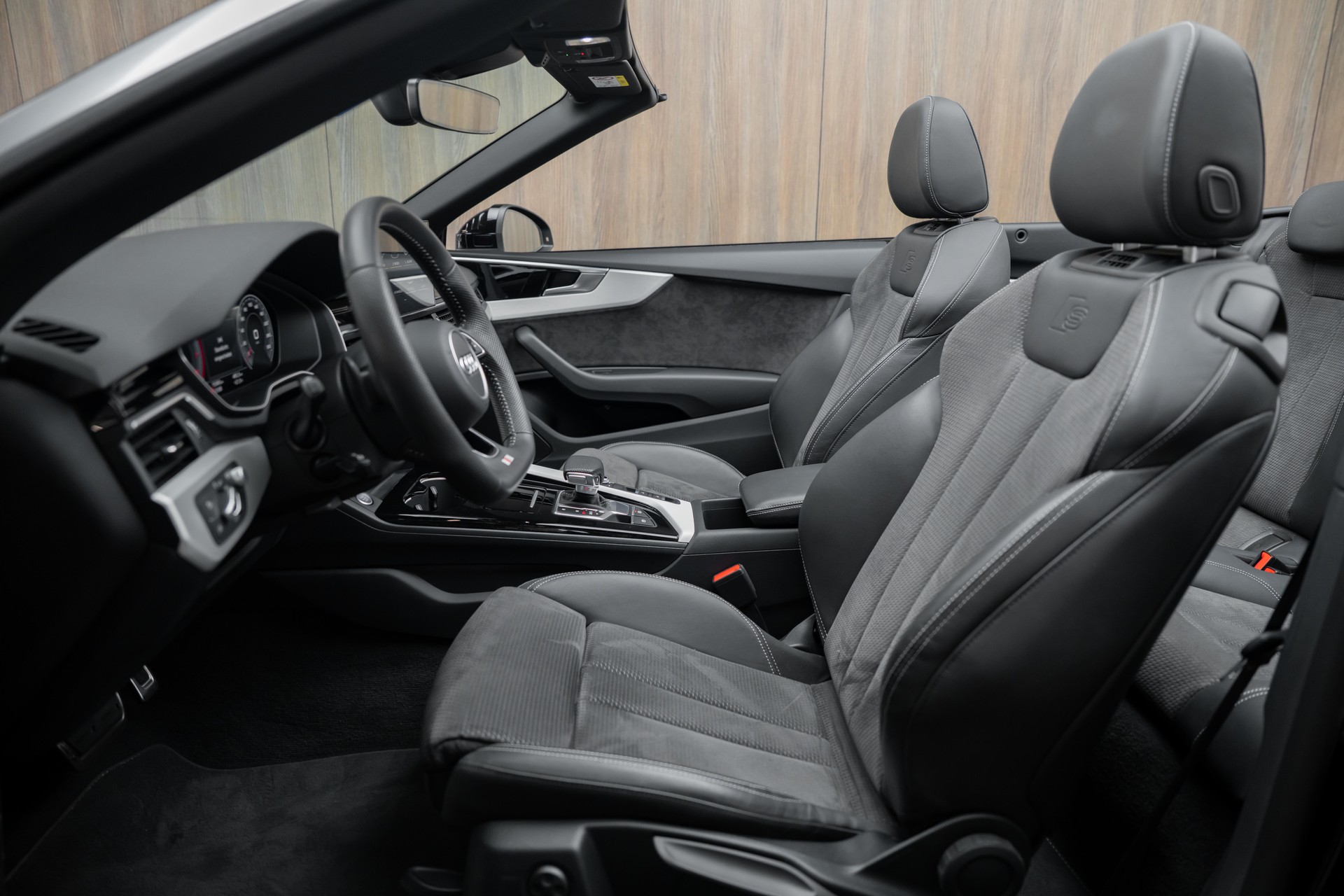 AUDI A5 Cabriolet 40 TFSI S-Line S-tronic-image-4