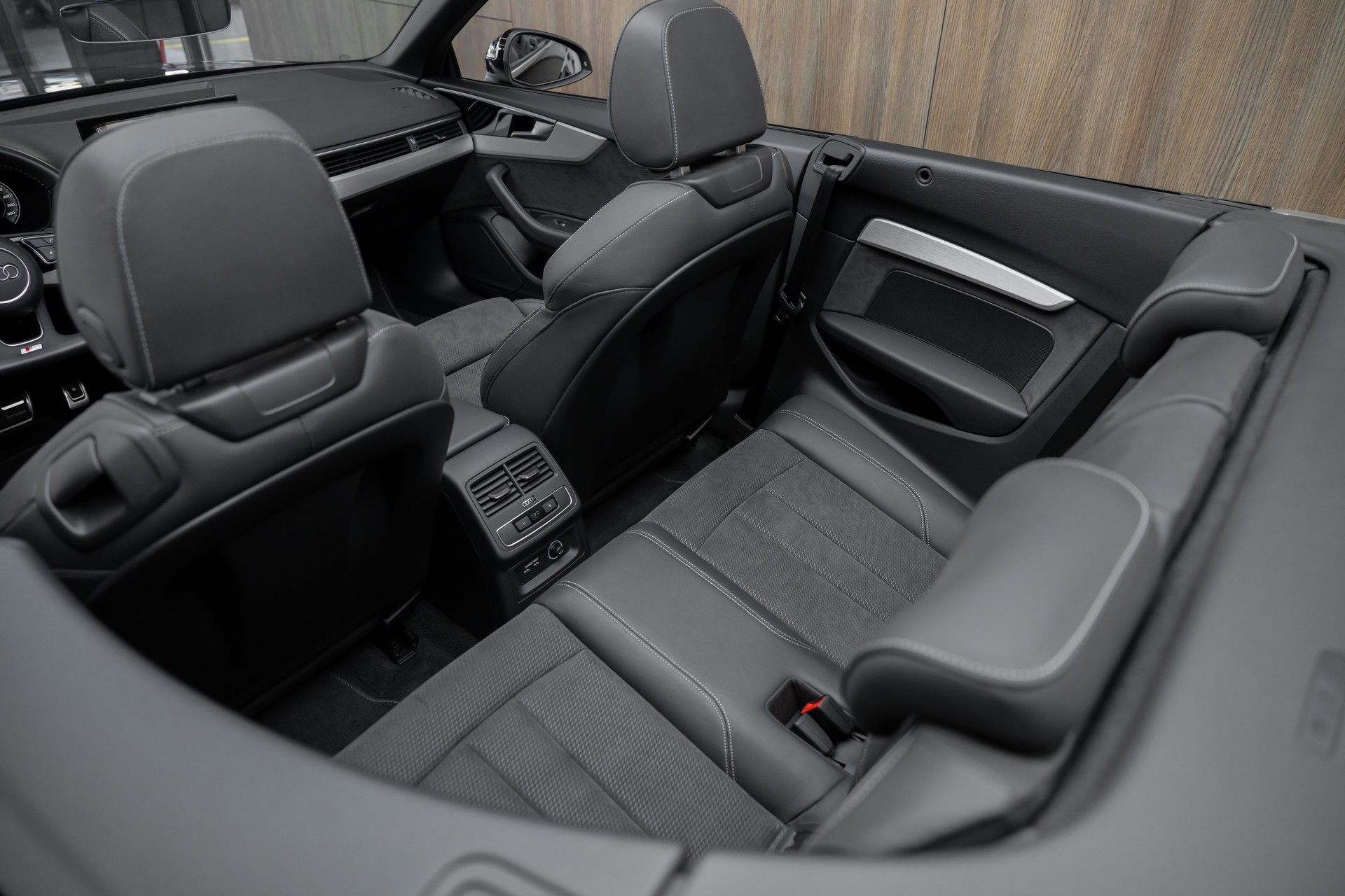 AUDI A5 Cabriolet 40 TFSI S-Line S-tronic-image-14