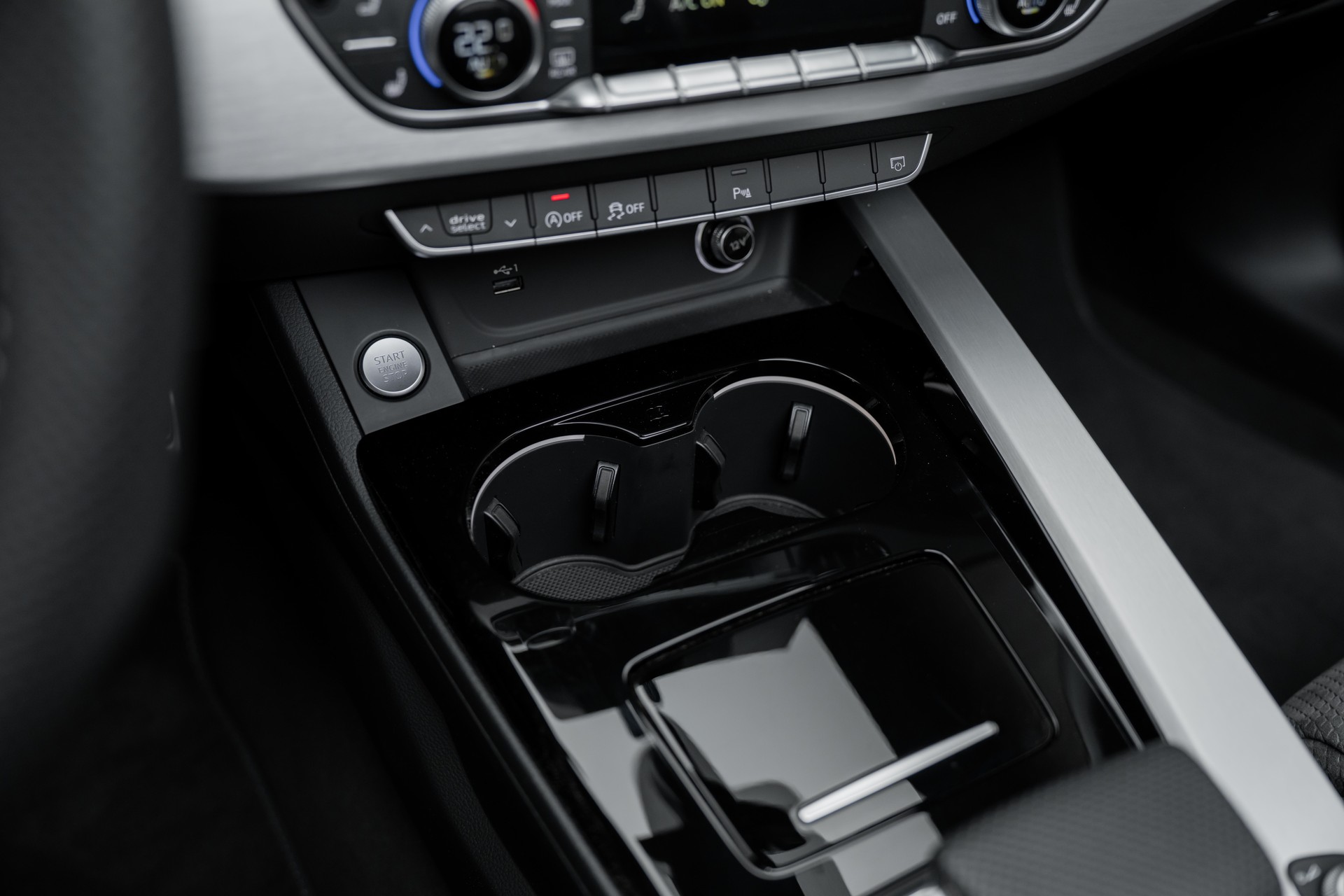 AUDI A5 Cabriolet 40 TFSI S-Line S-tronic-image-12