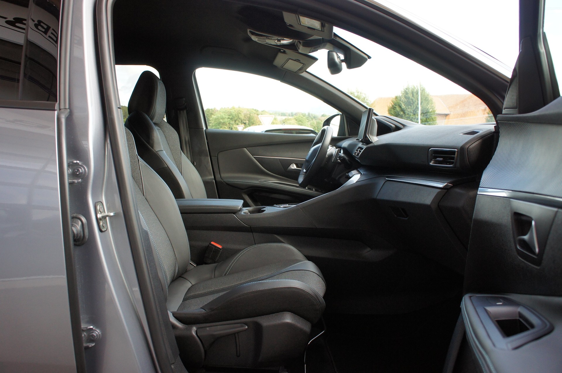 PEUGEOT 5008 1.5 BlueHDi Allure Pack EAT8-image-8