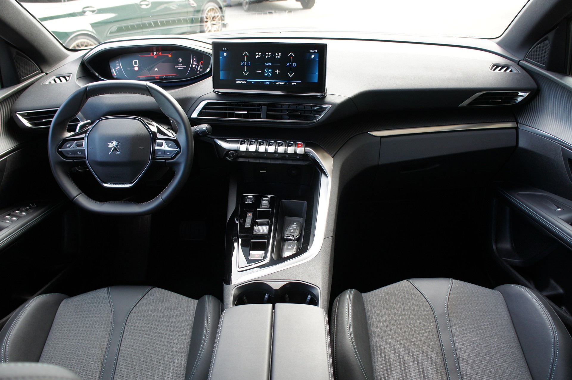 PEUGEOT 5008 1.5 BlueHDi Allure Pack EAT8-image-10