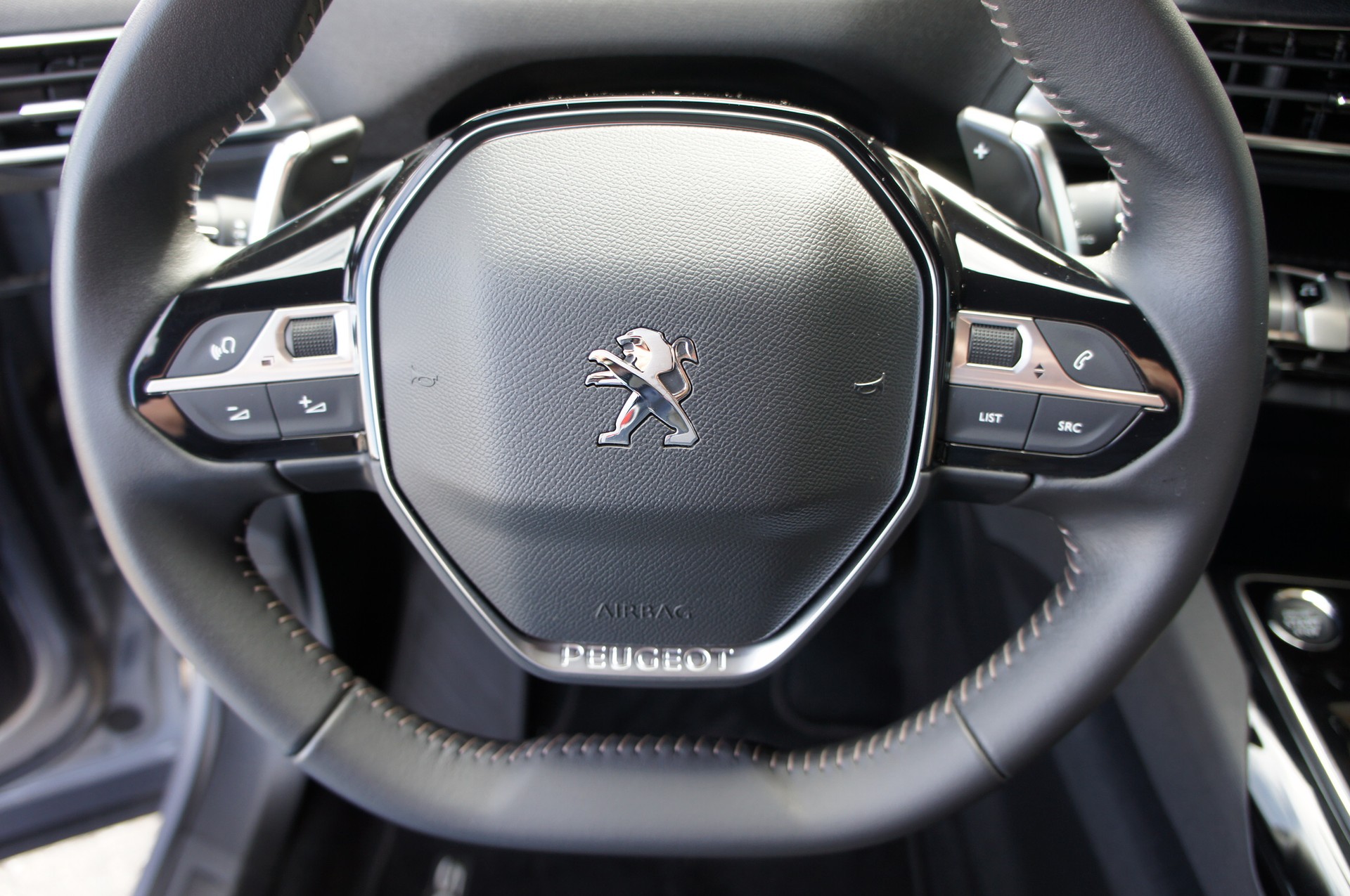 PEUGEOT 5008 1.5 BlueHDi Allure Pack EAT8-image-23