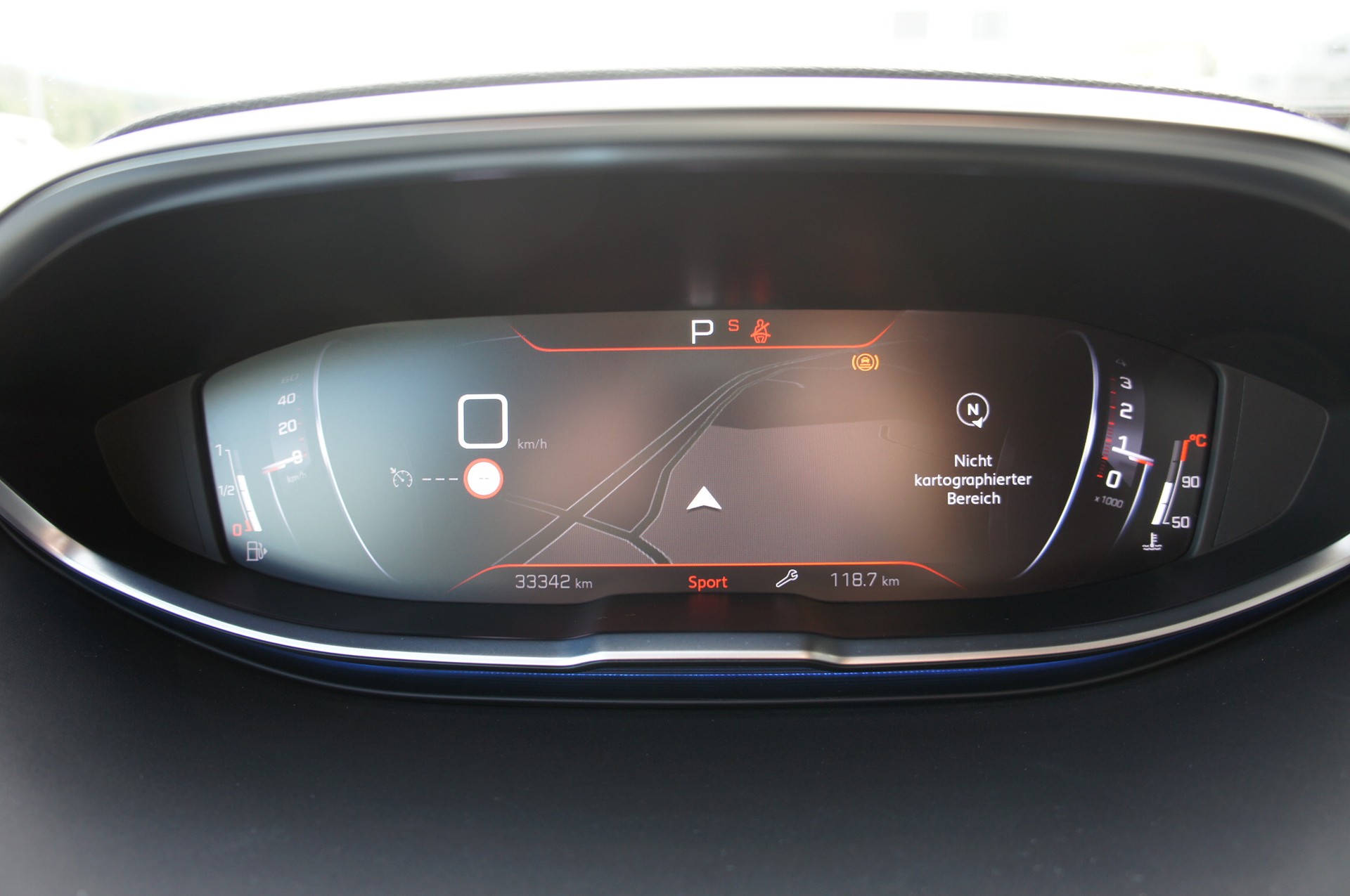 PEUGEOT 5008 1.5 BlueHDi Allure Pack EAT8-image-24
