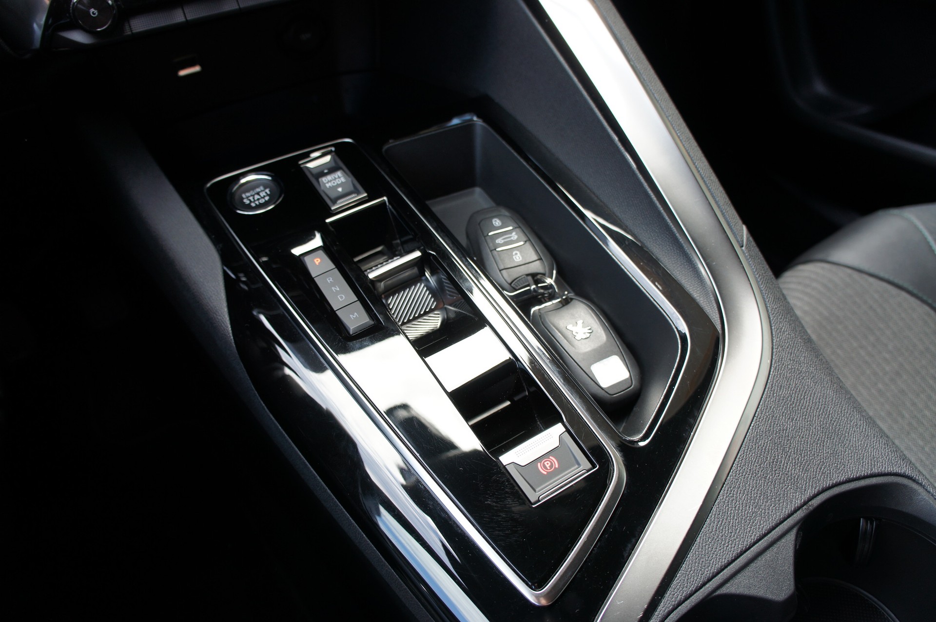 PEUGEOT 5008 1.5 BlueHDi Allure Pack EAT8-image-17