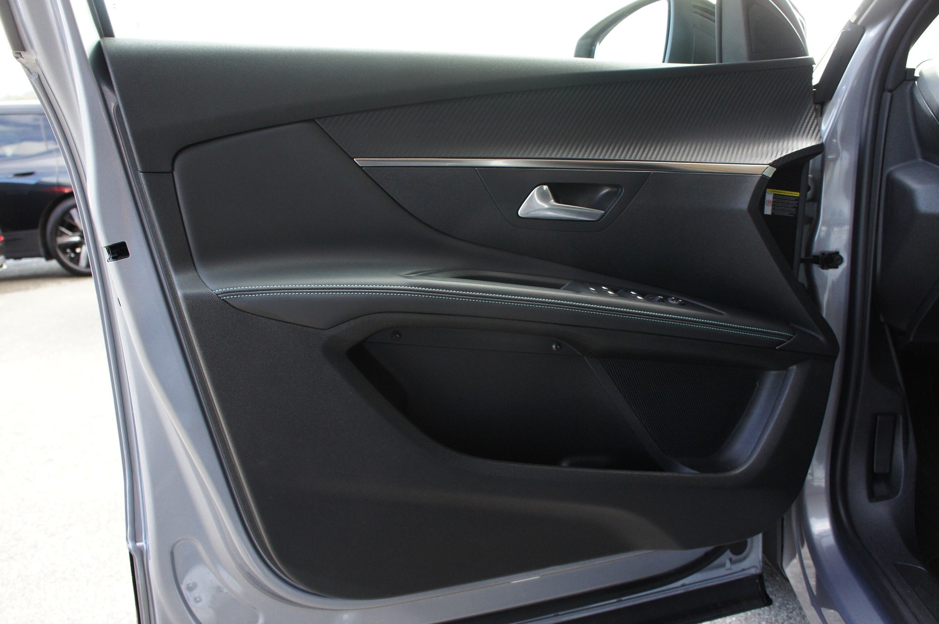 PEUGEOT 5008 1.5 BlueHDi Allure Pack EAT8-image-13