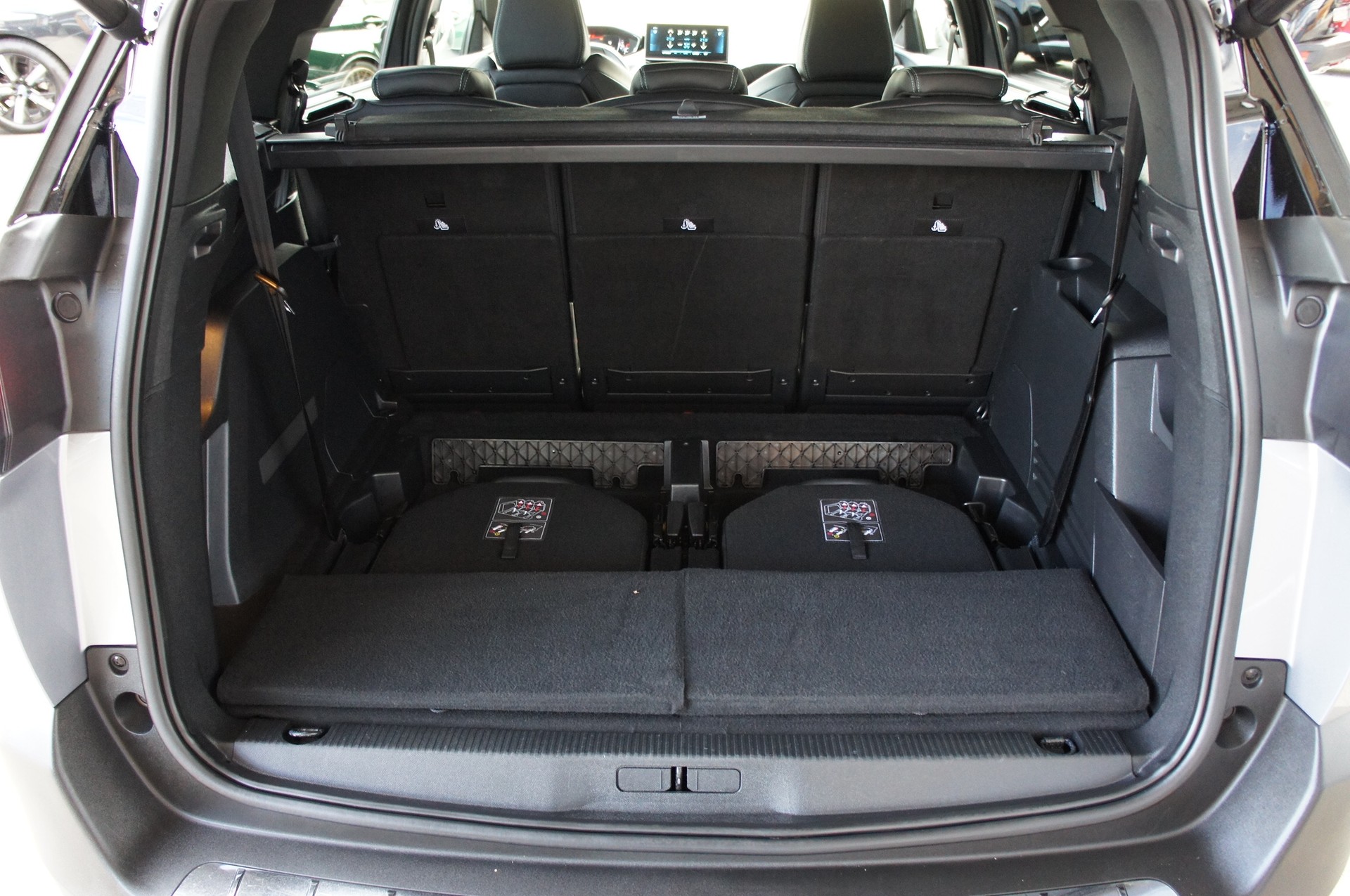 PEUGEOT 5008 1.5 BlueHDi Allure Pack EAT8-image-11