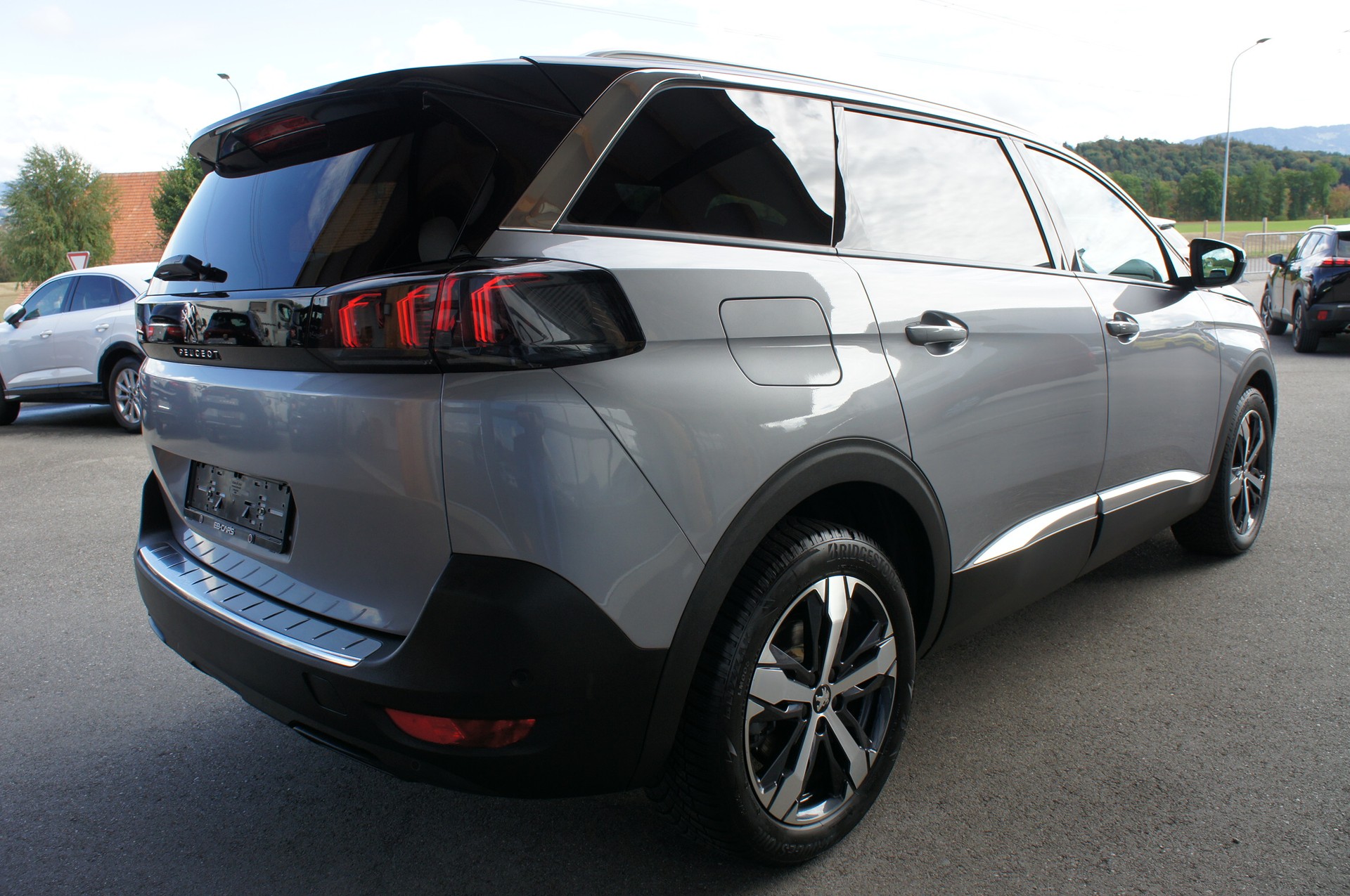 PEUGEOT 5008 1.5 BlueHDi Allure Pack EAT8-image-4