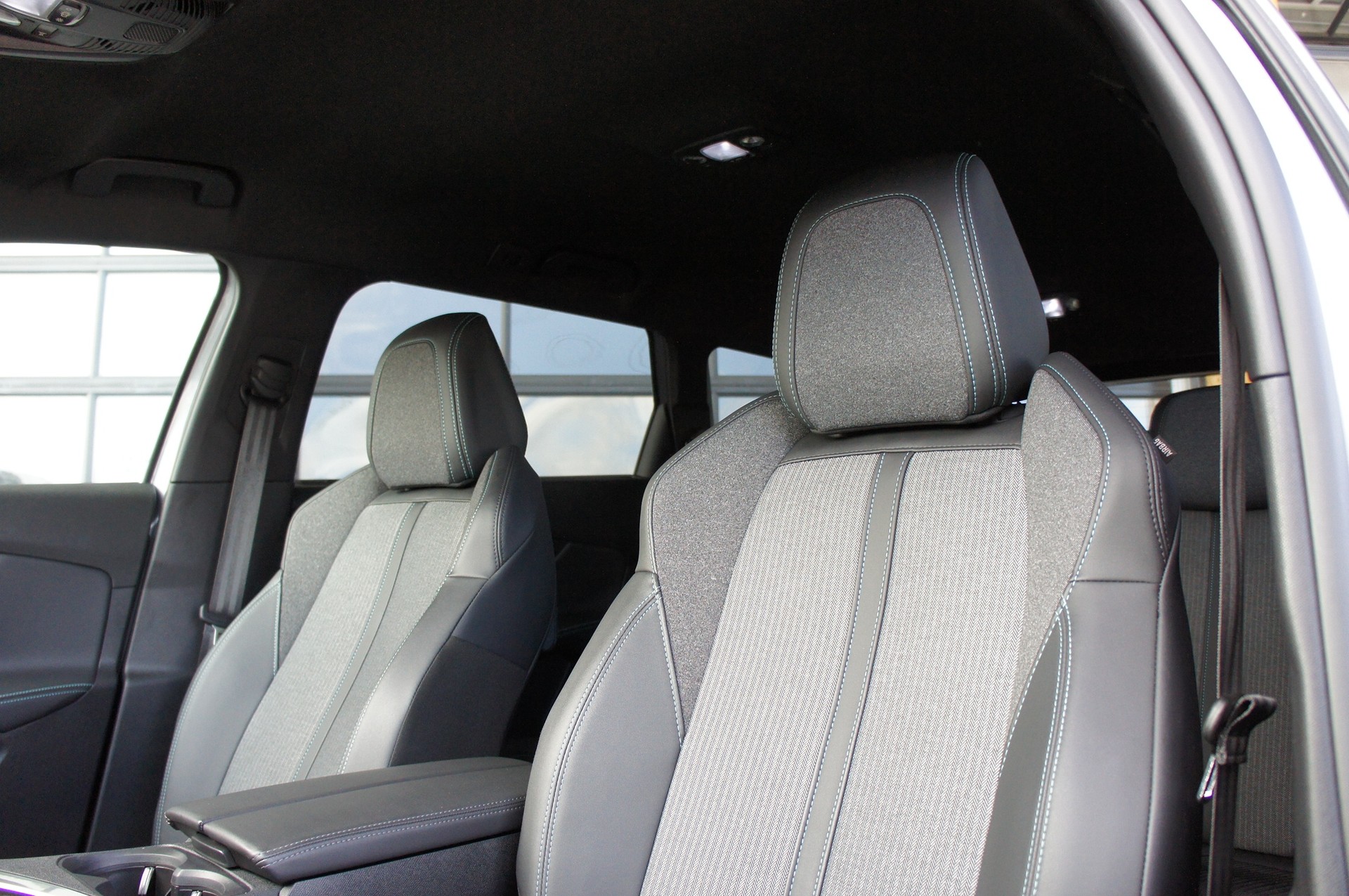 PEUGEOT 5008 1.5 BlueHDi Allure Pack EAT8-image-16