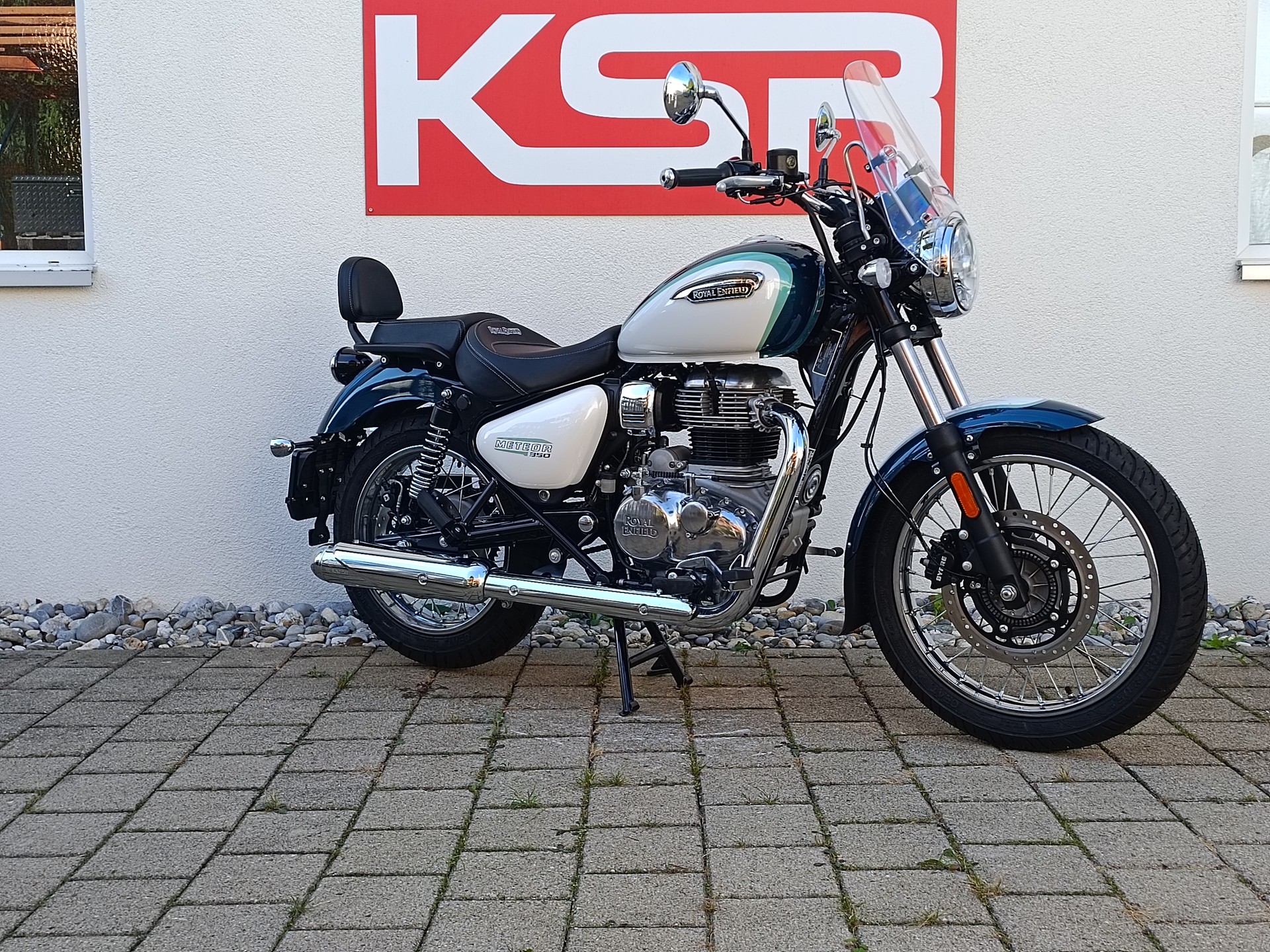ROYAL ENFIELD Meteor 350-showroom-element-2