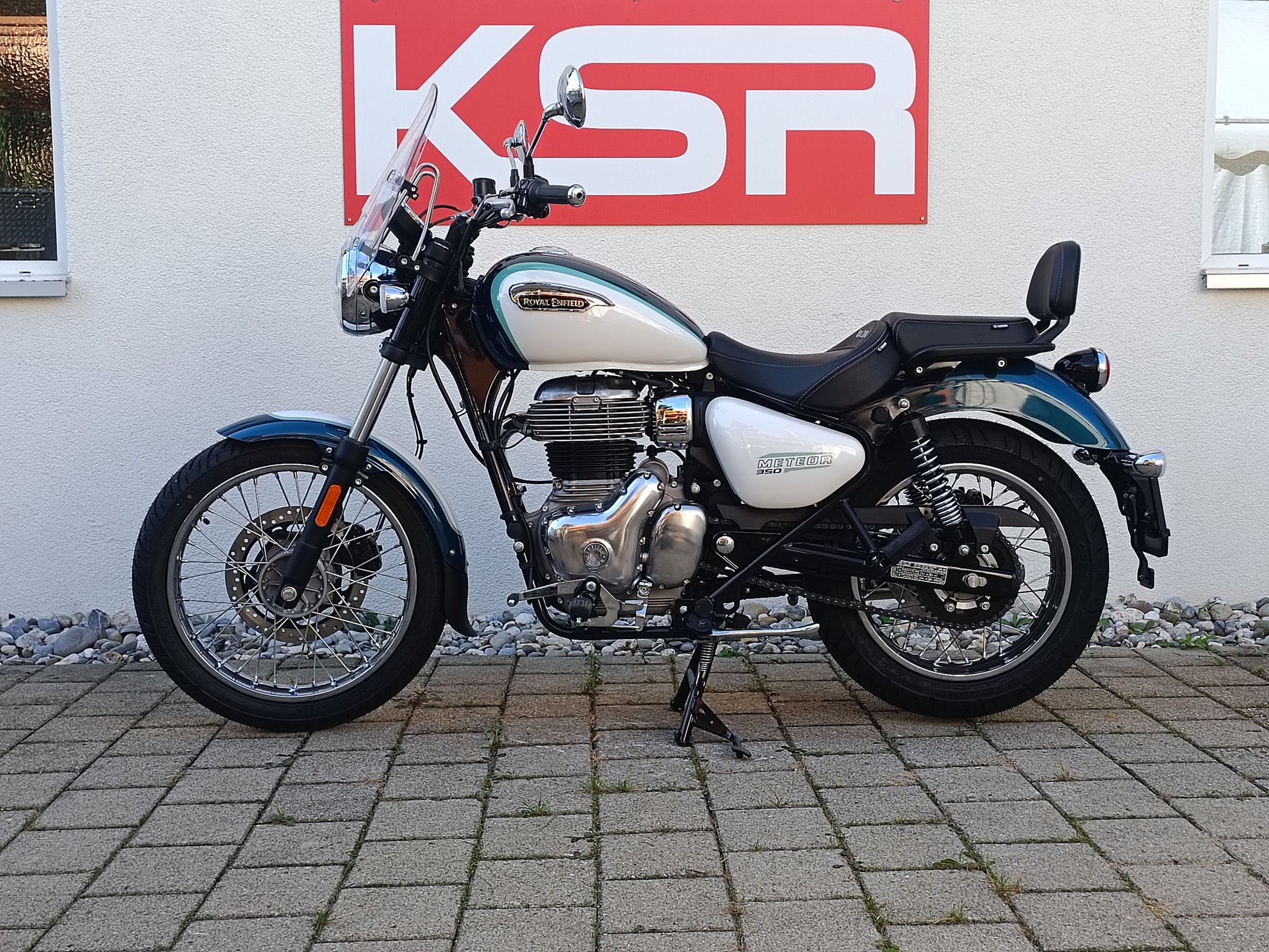 ROYAL ENFIELD Meteor 350-showroom-element-1