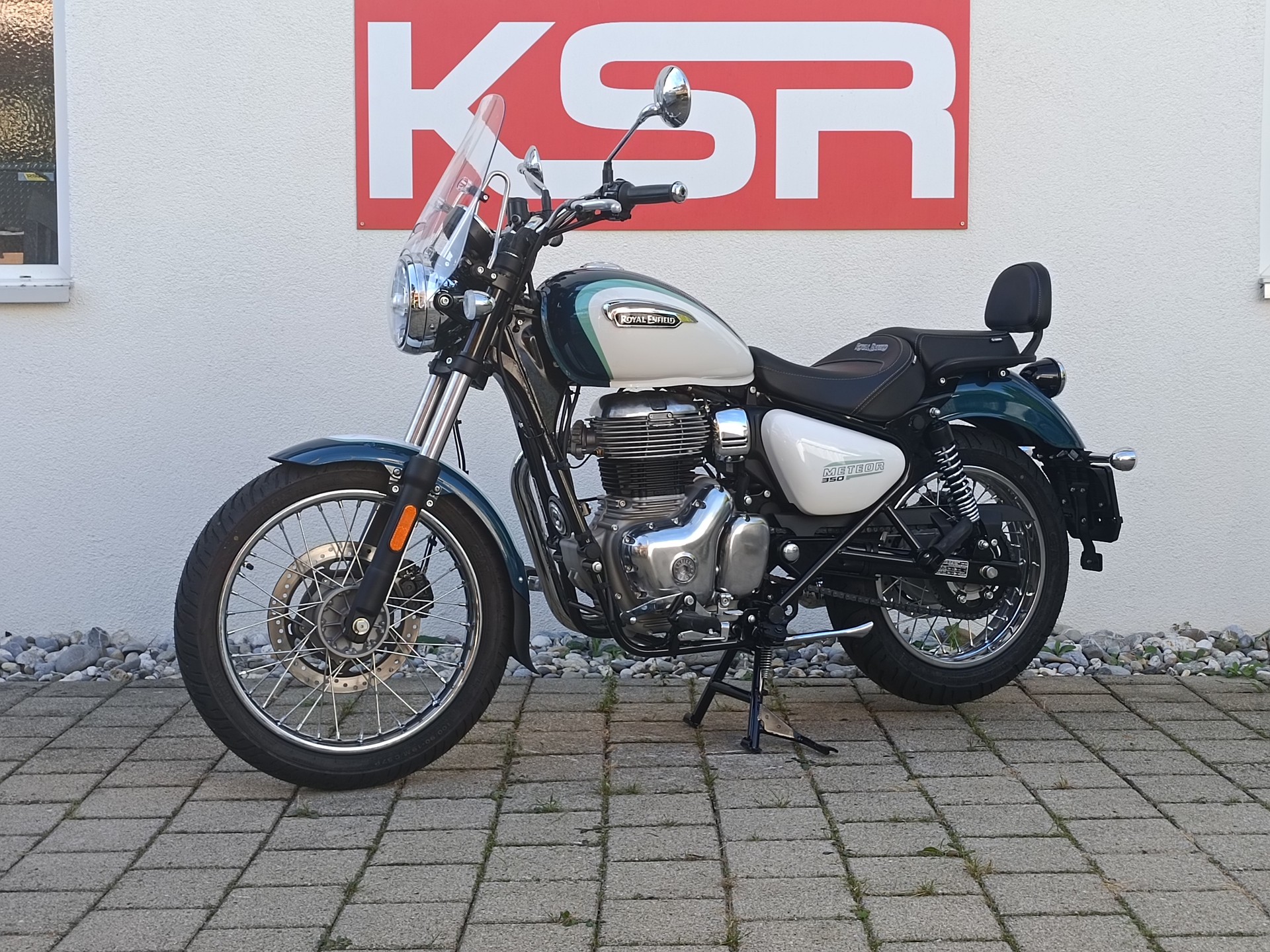 ROYAL ENFIELD Meteor 350-showroom-element-3